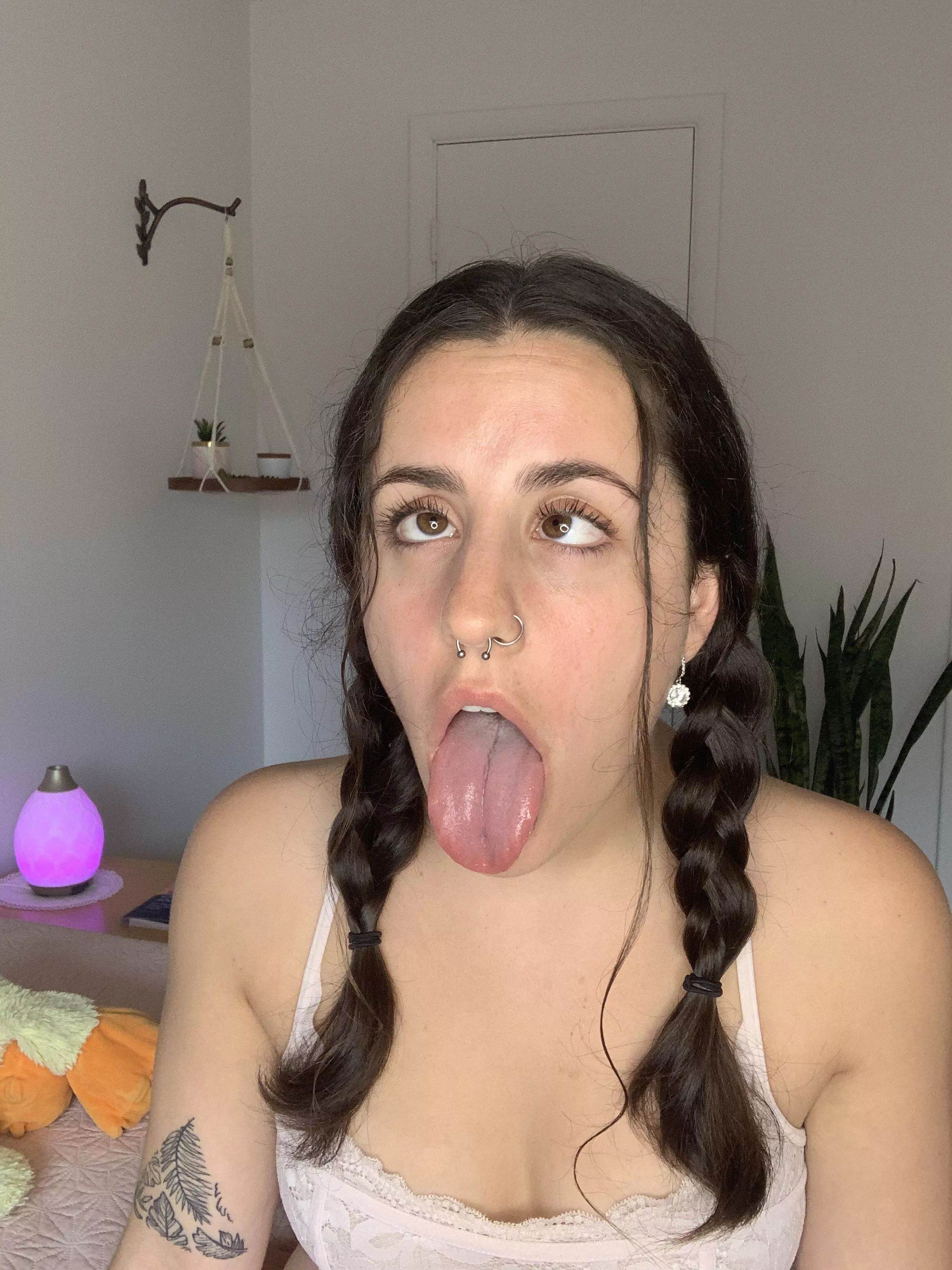 just a cum hungry slut 💦 posted by _daisie