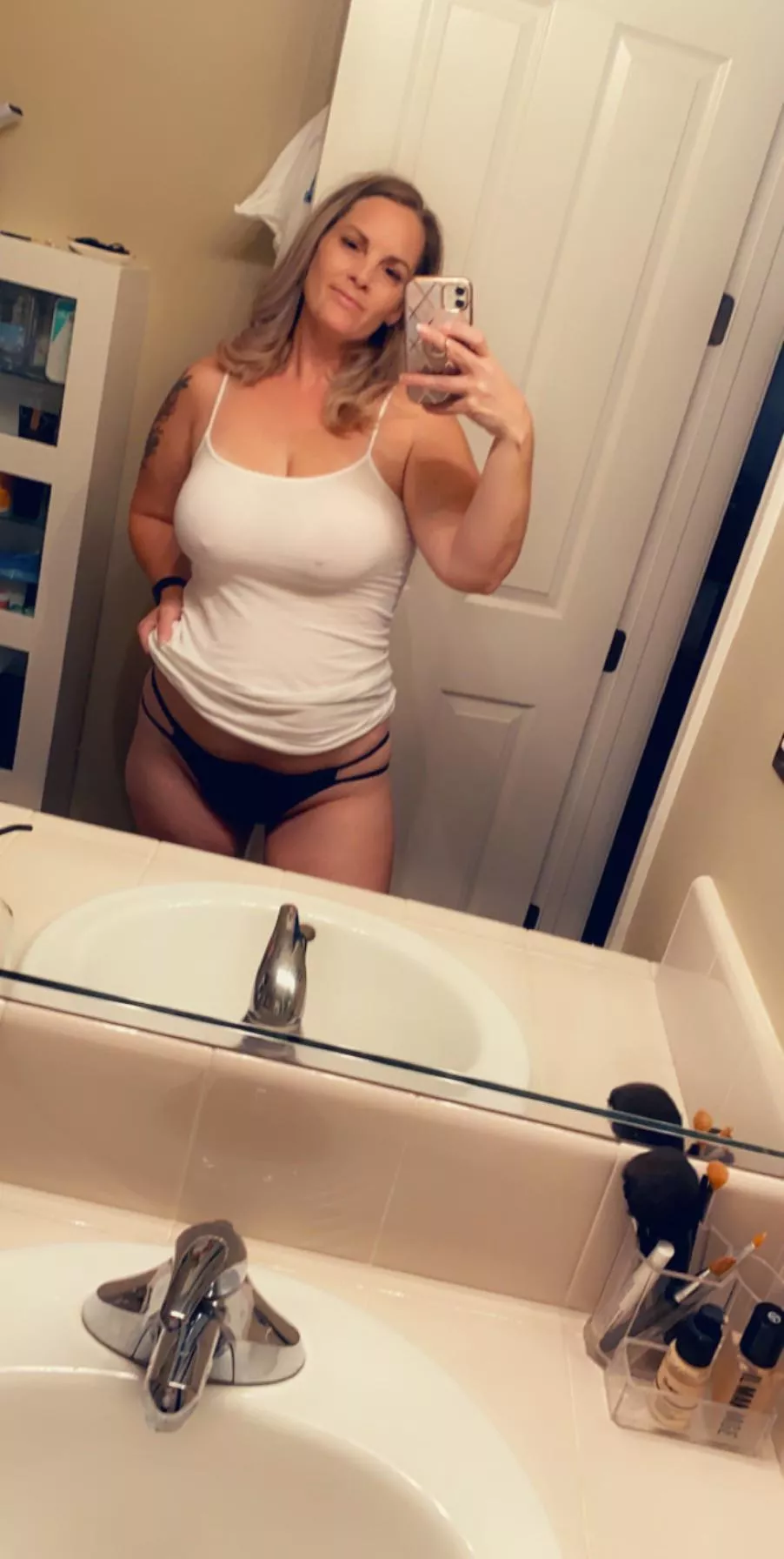 Just a curvy mom for you viewing pleasure posted by unknown_user80