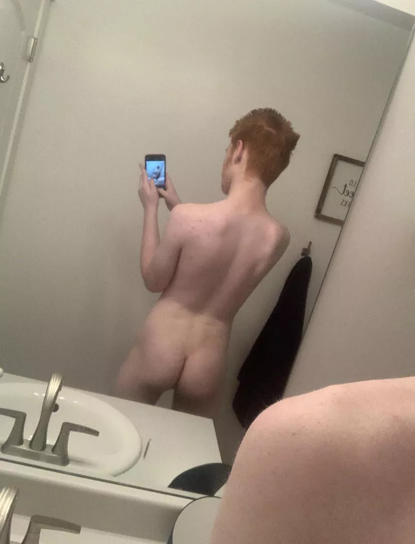 Just a little bit of ass 🤤 posted by gaygingertwink