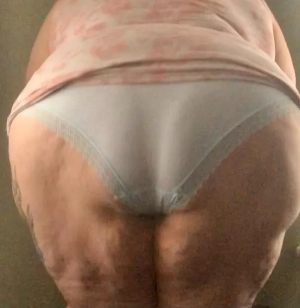 Just a rainy, boring day on vacation…wish I had someone to keep me company…or to at least spank me 😉💋 posted by bigmama61117