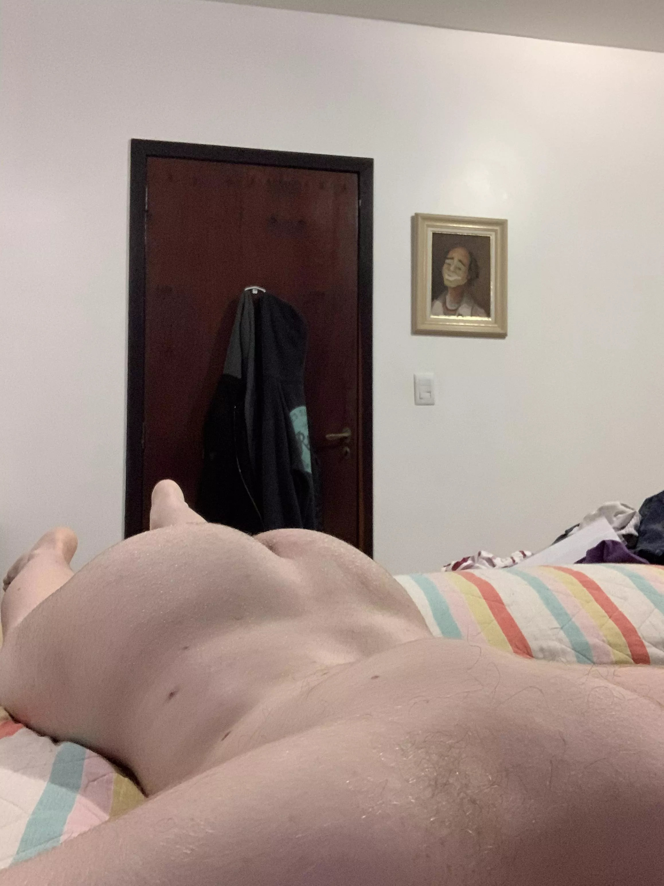 Just a straight guy who likes to show his butt. What u thank? posted by afonso_me