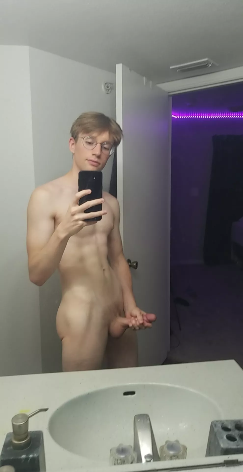 Just a twink trying to go twunk 👉👈 posted by lonely_fans_