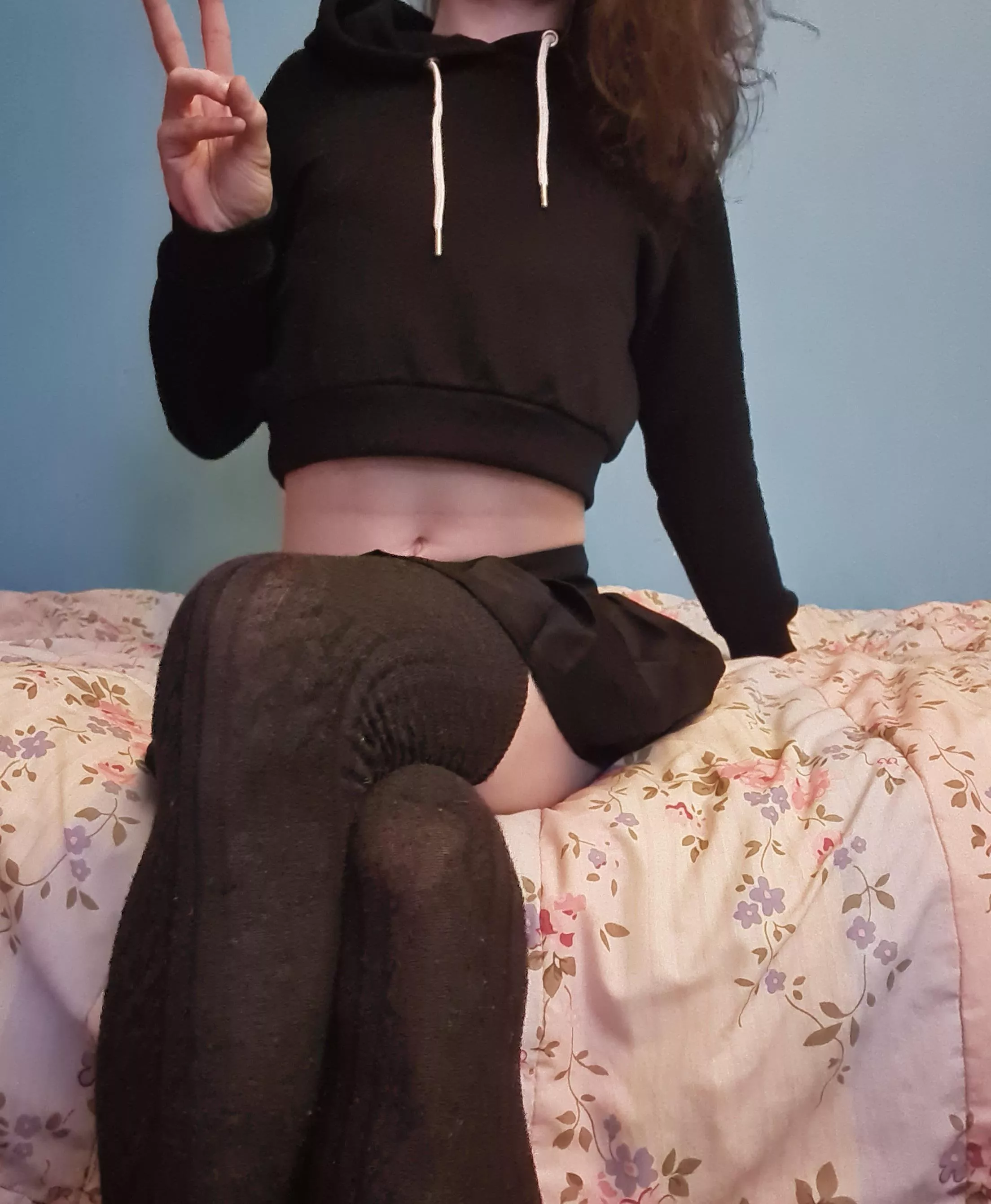 Just chilling ^_^ hope everyone is having a nice day <33 posted by shyyfemboyy