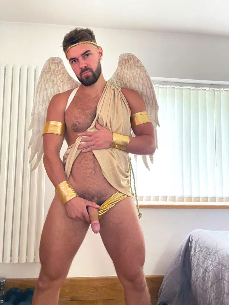 Just earned my wings, on your knees posted by masterbaytesx