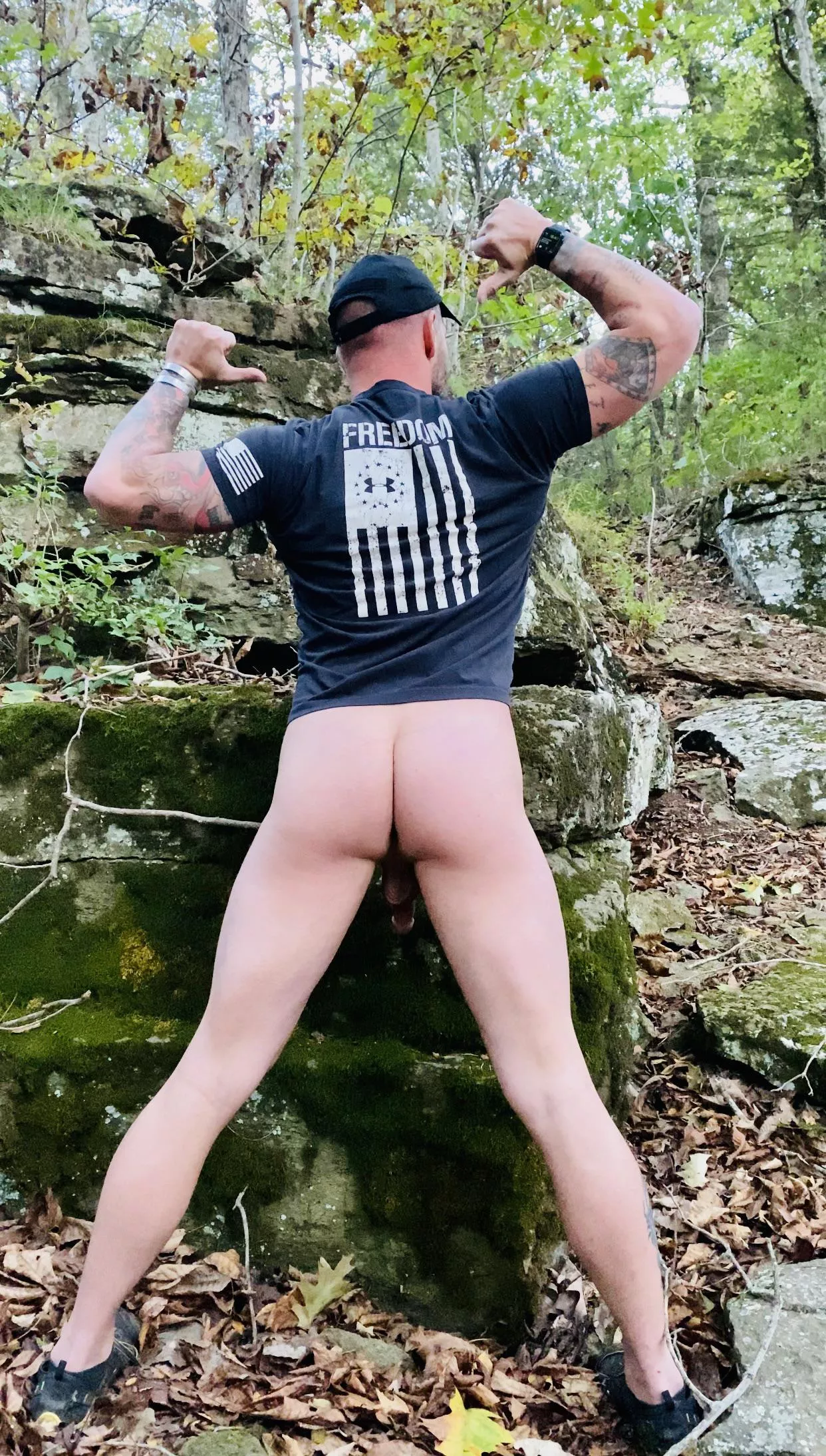 Just enjoying some FREEDOM! Hike naked, it’s the only way. (Shirt on because freedom) posted by Oletwothumbs