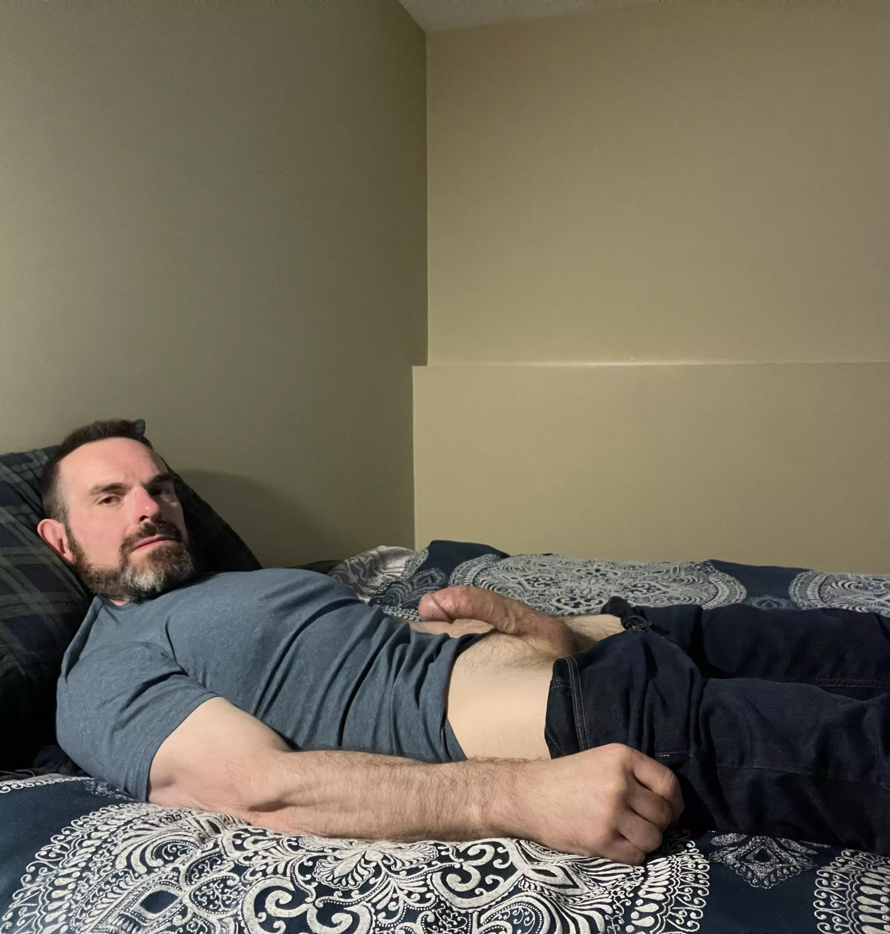 Just getting comfortable (50) posted by OddCauliflower2356