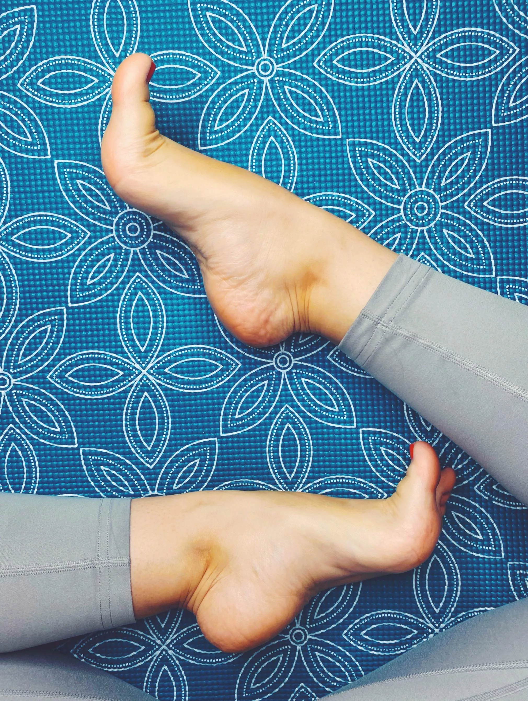 Just on my yoga mat 🧘‍♀️needed a stretch 😈 posted by TheOutdoorFootGirl