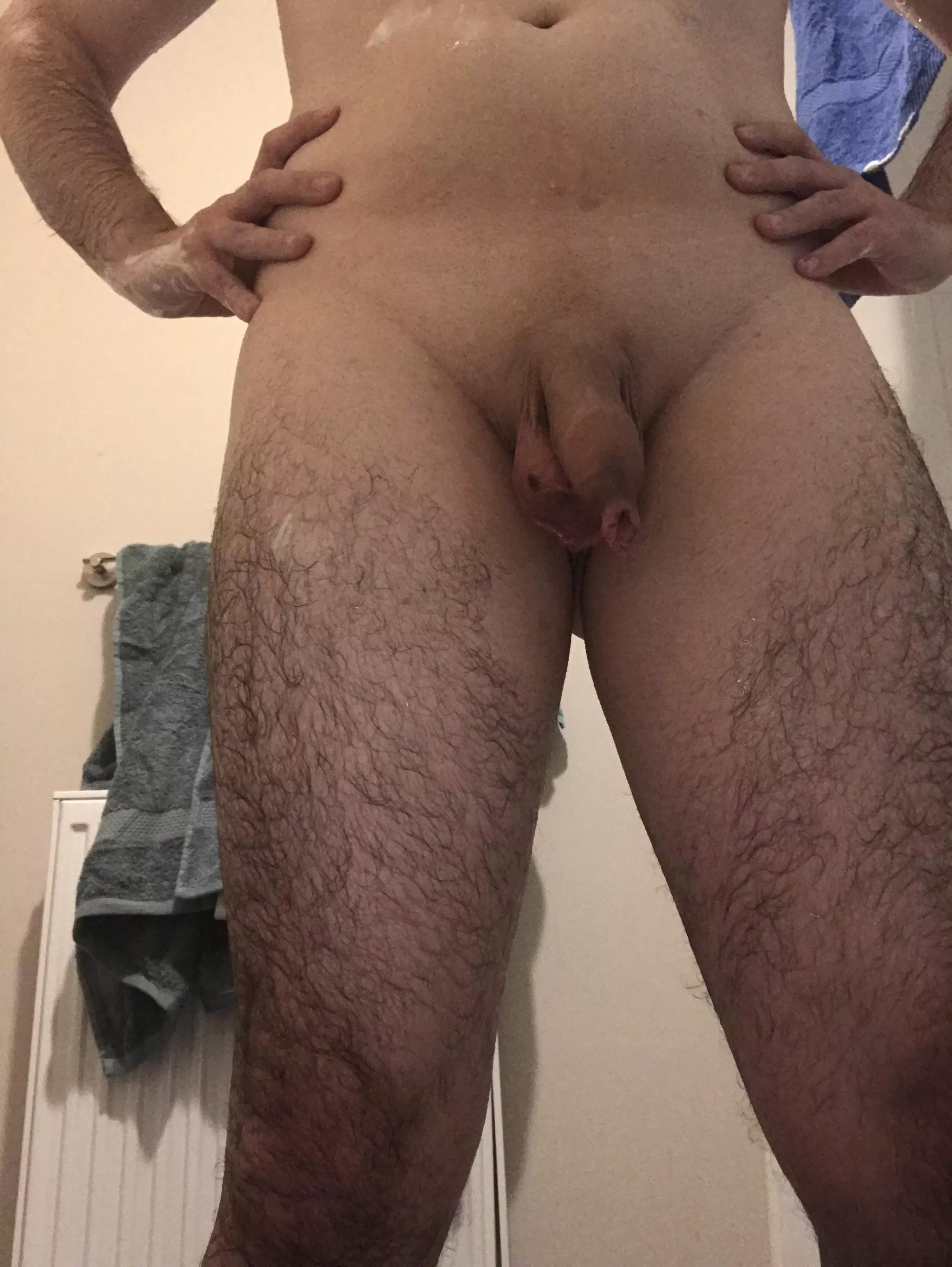 Just out of the shower here, after shaving (something I don’t do often enough!). Everything is quite average with me I guess 😂 Bi M 29, 13st, 5’11 posted by DuskTread101