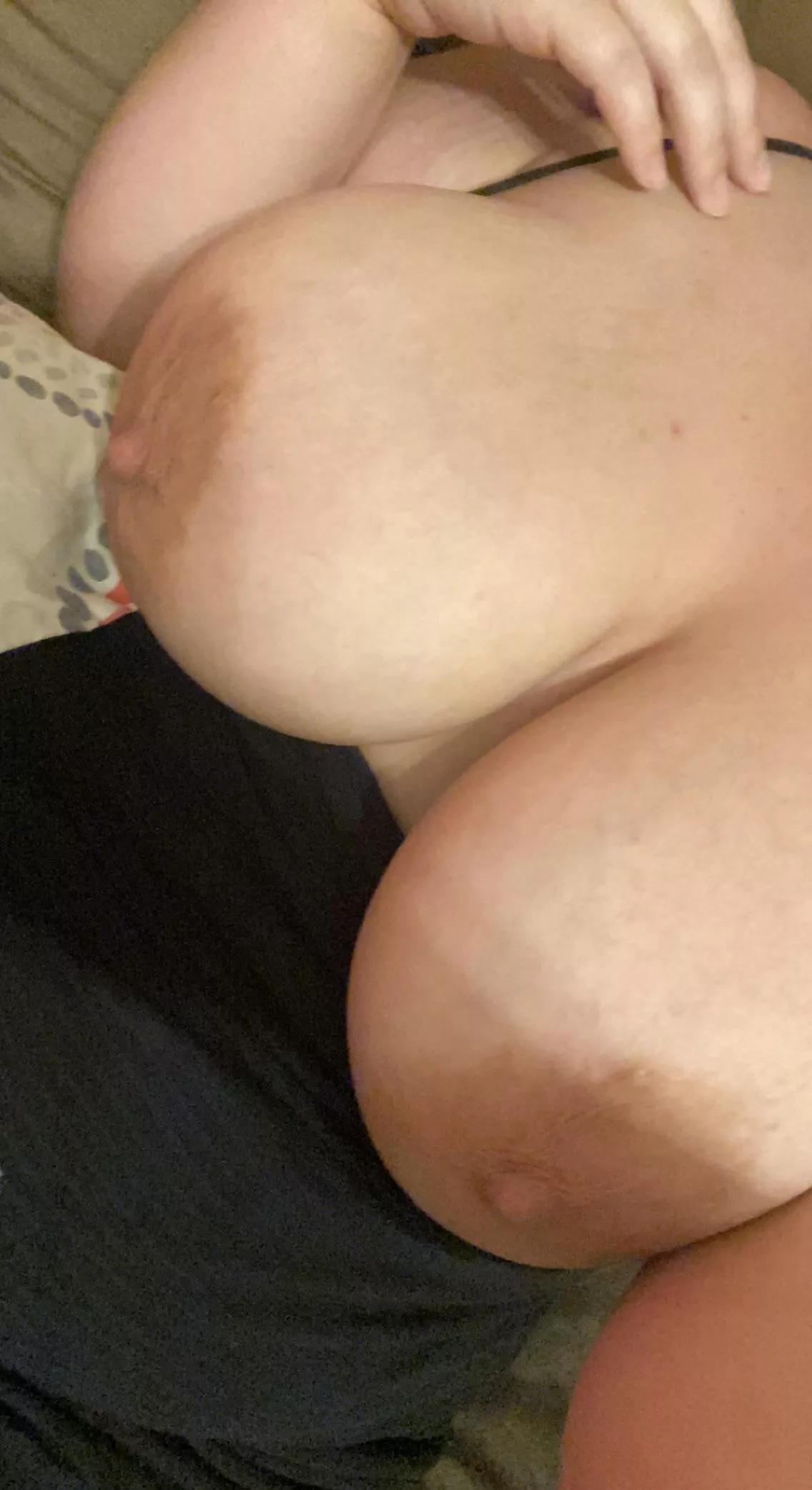 Just some low quality titties to start your morning ðŸ˜Š posted by anonpeachy0