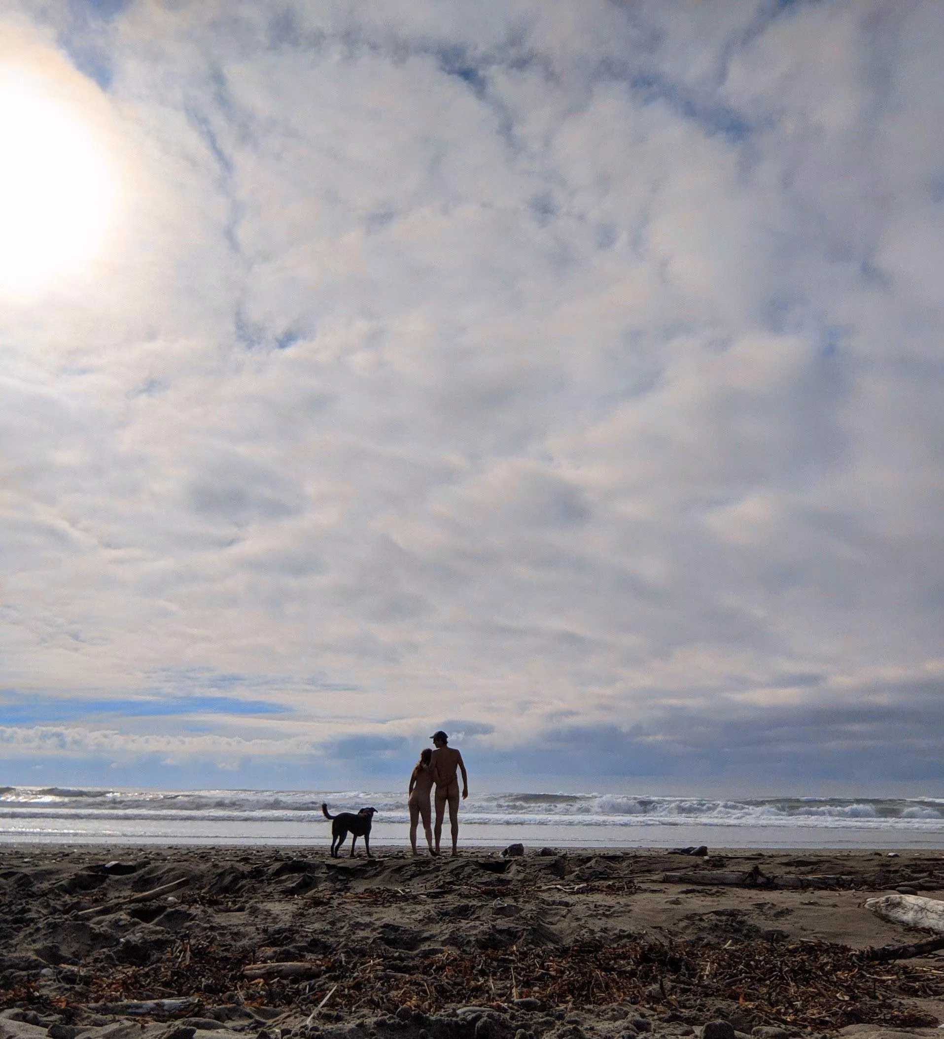 Just something about the PNW coast (m)akes you wanna be (f)ree. 💕 posted by naughTBinaturecouple