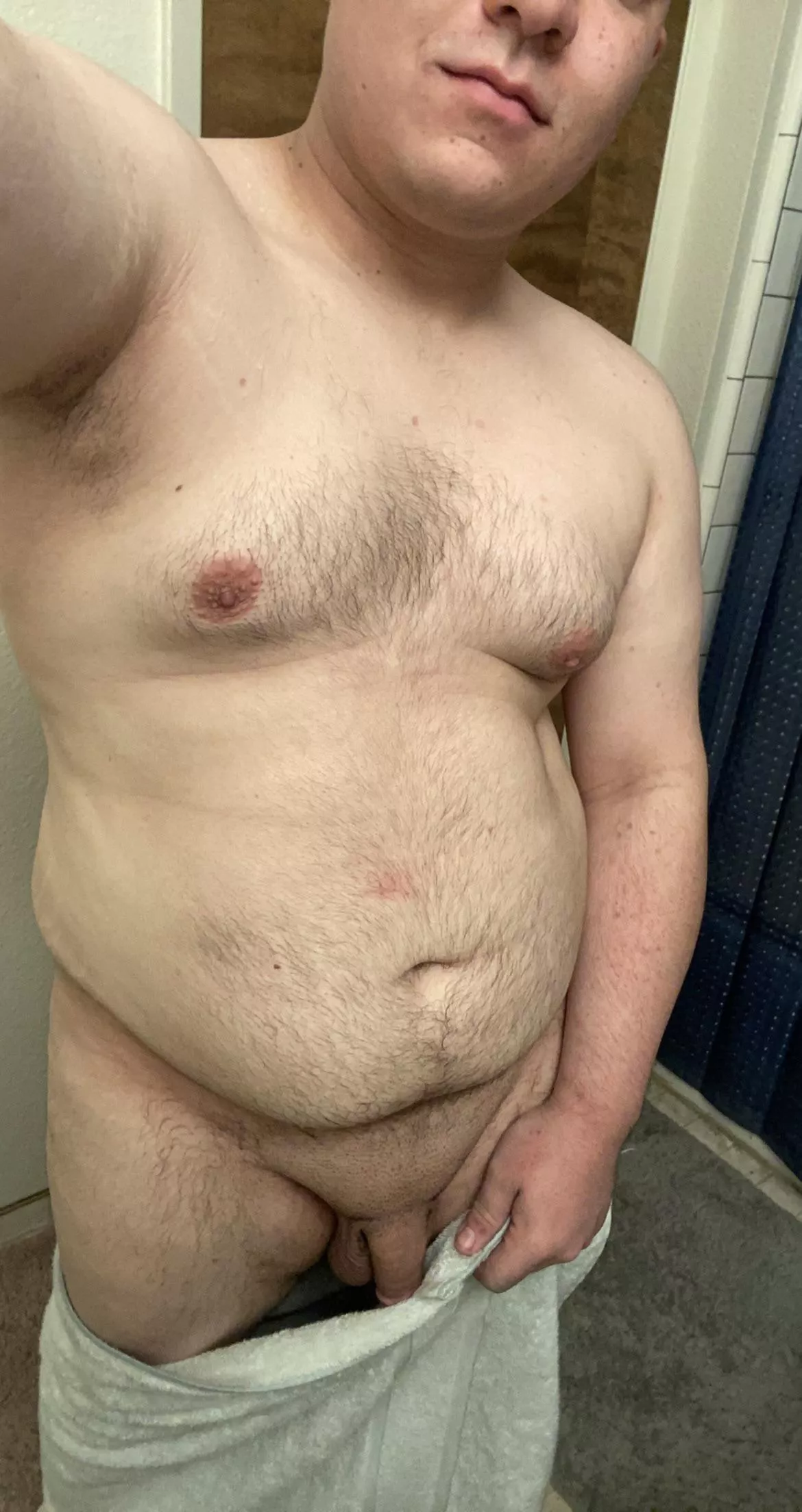 Just stepped out of the shower 🚿🧼😉[m 25 220lbs 5’7” ] posted by 6991Jp4261