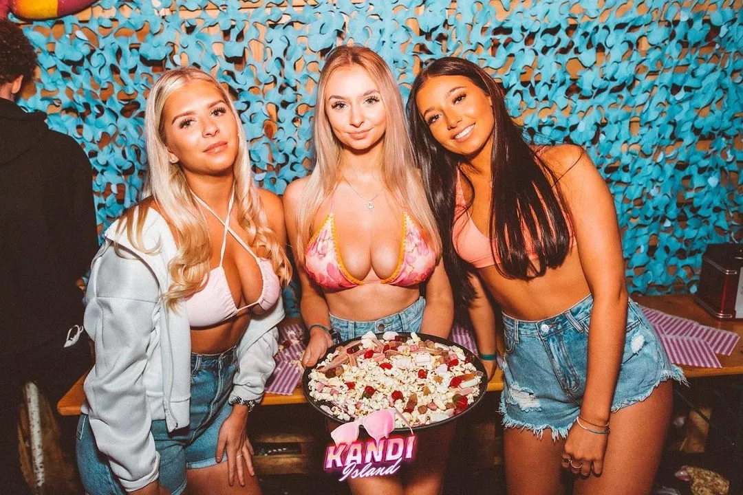 Kandi Girls posted by FMKThrowaway2020