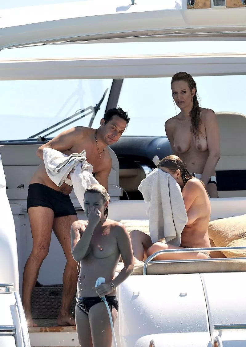 Kate Moss and Karen Mulder with Jamie Hince | St. Tropez, August 2009 posted by herr0berst