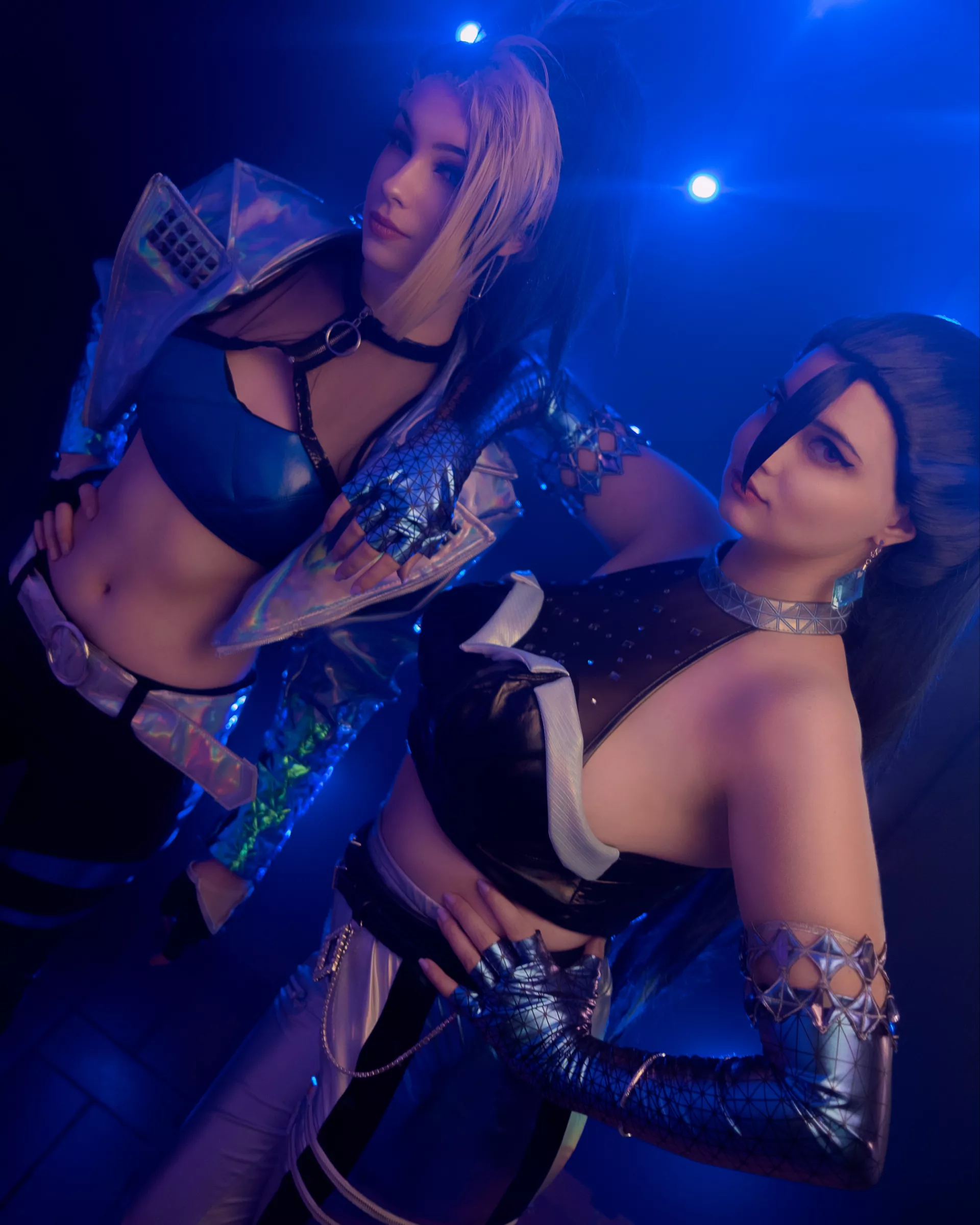 KDA All out Kaisa @minako_cosplay and Akali @kuro_m_cosplay from League of Legends posted by minako_cosplay