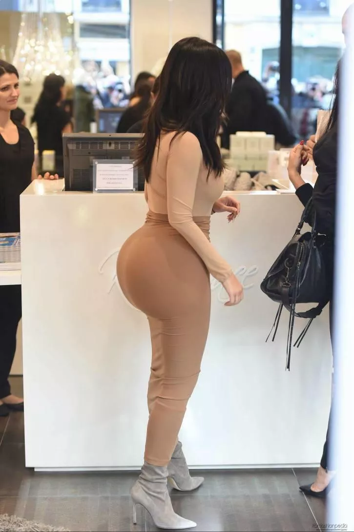 Kim’s body is perfection posted by worshipKylie