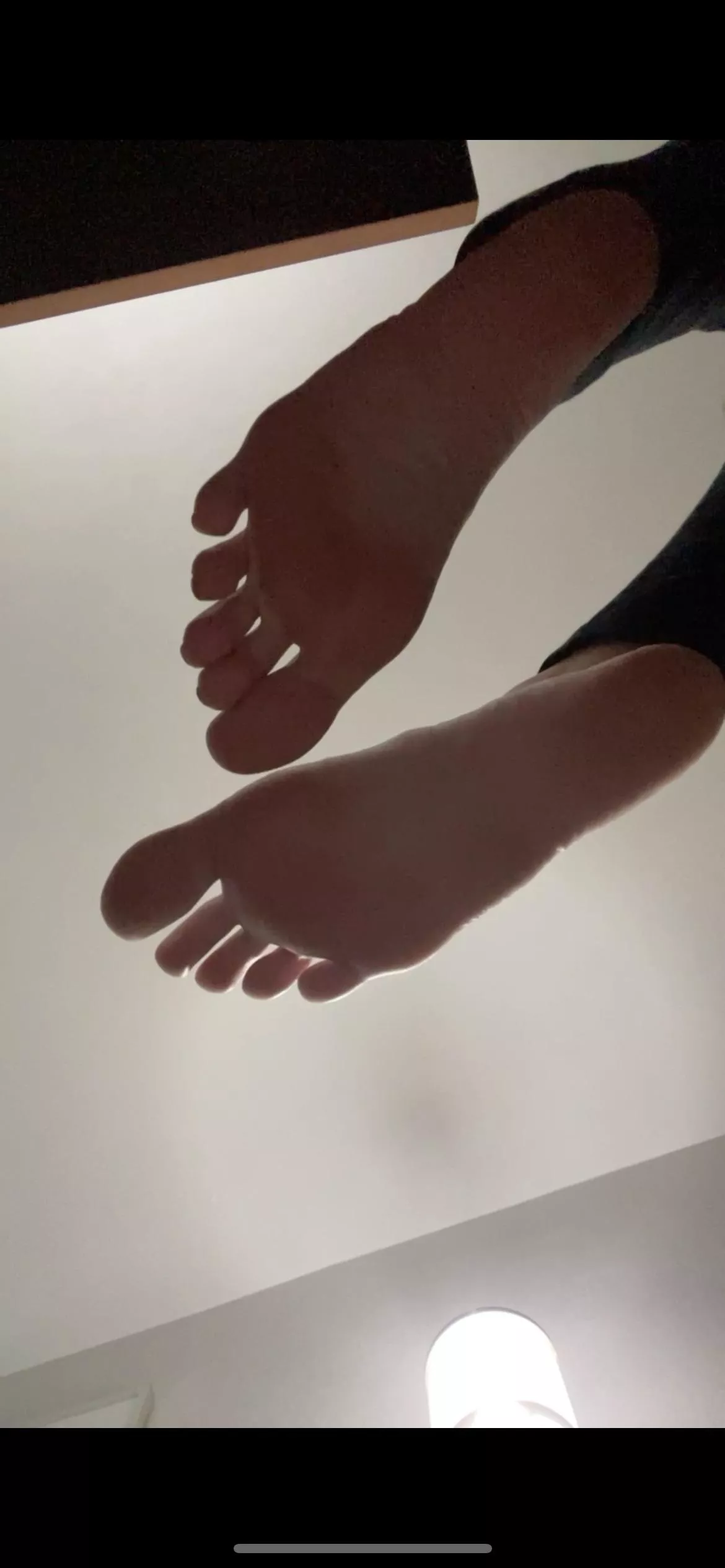 Kiss my soles posted by nastyitalian20