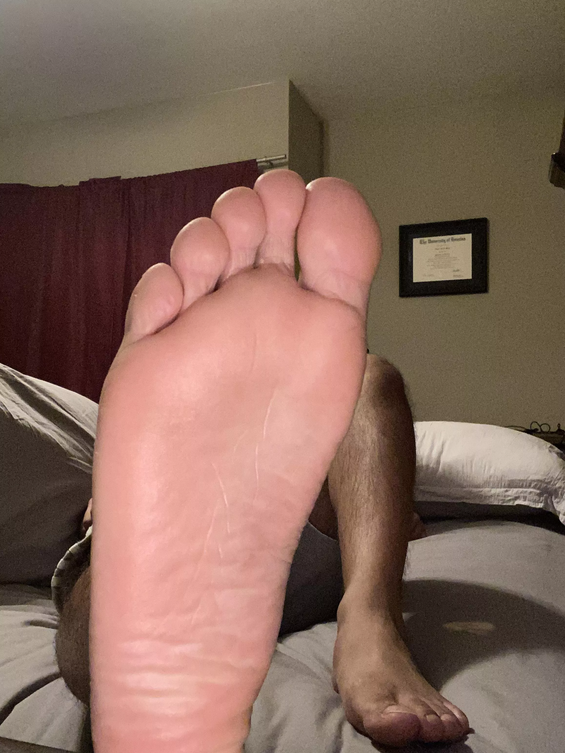 Kiss my soles till they’re wet posted by Playtoy28