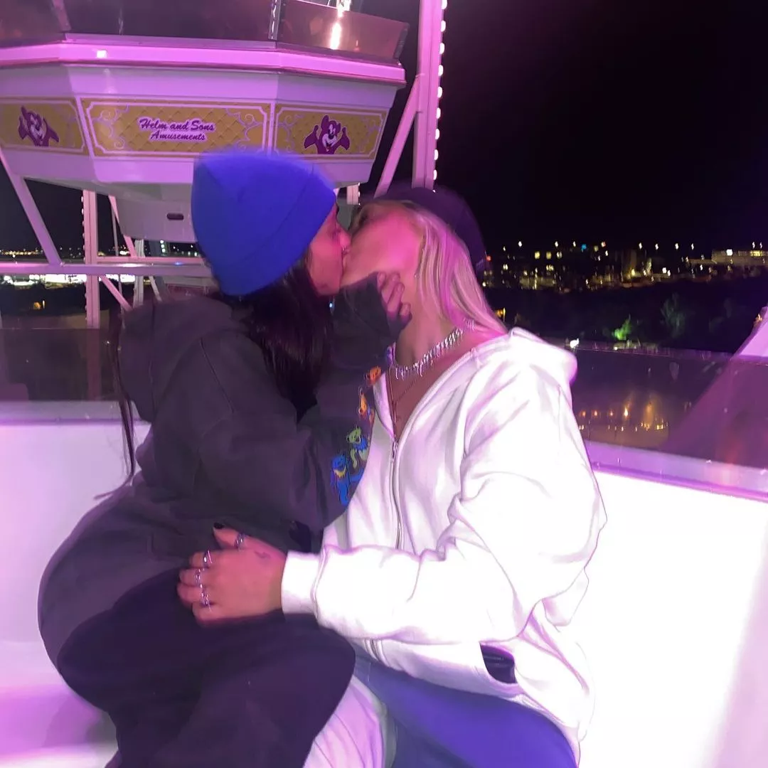 Kissing on the ferris wheel posted by flyersfan124