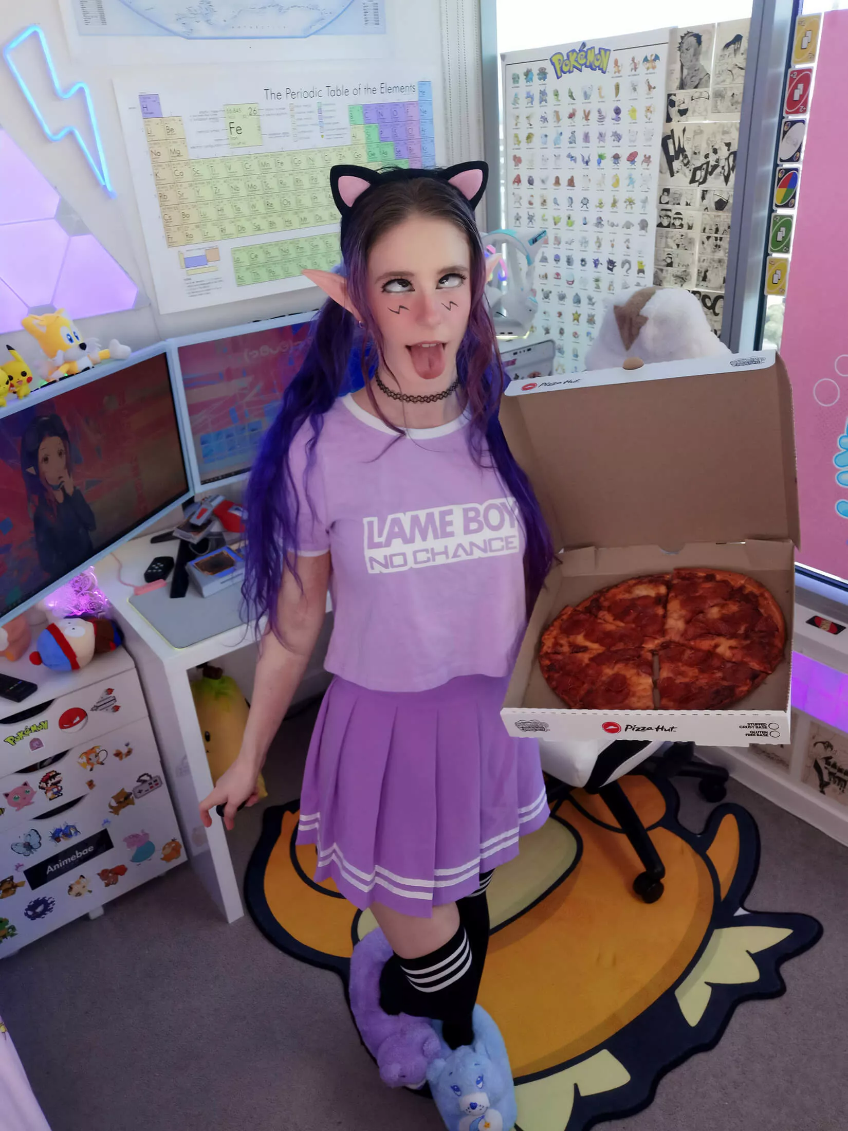 kitten has some pizza for you 🍕❤️ posted by lilfakegamer