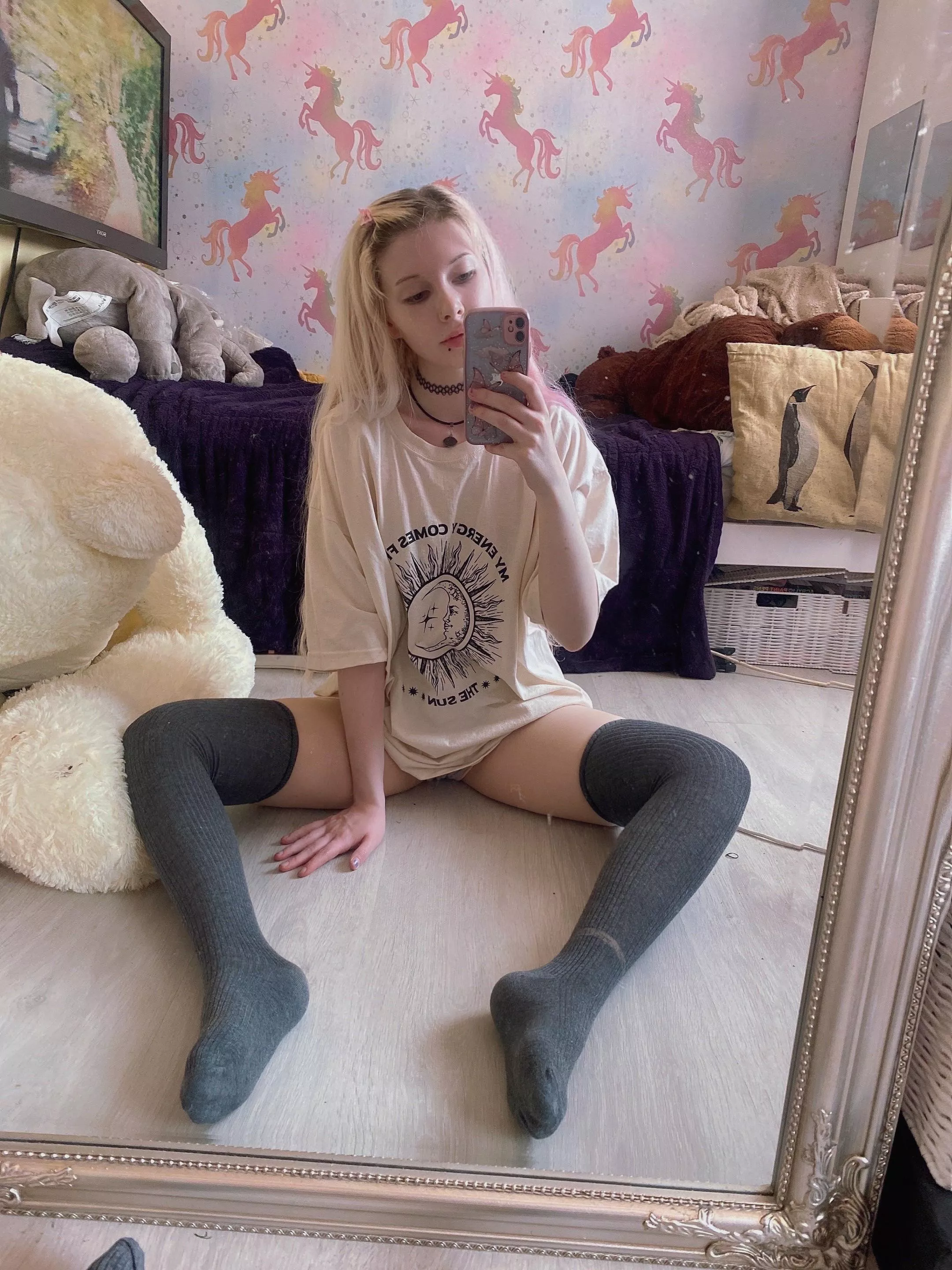 ♡ Knee socks are my favourite thing to wear ♡ posted by littlepepperpeach