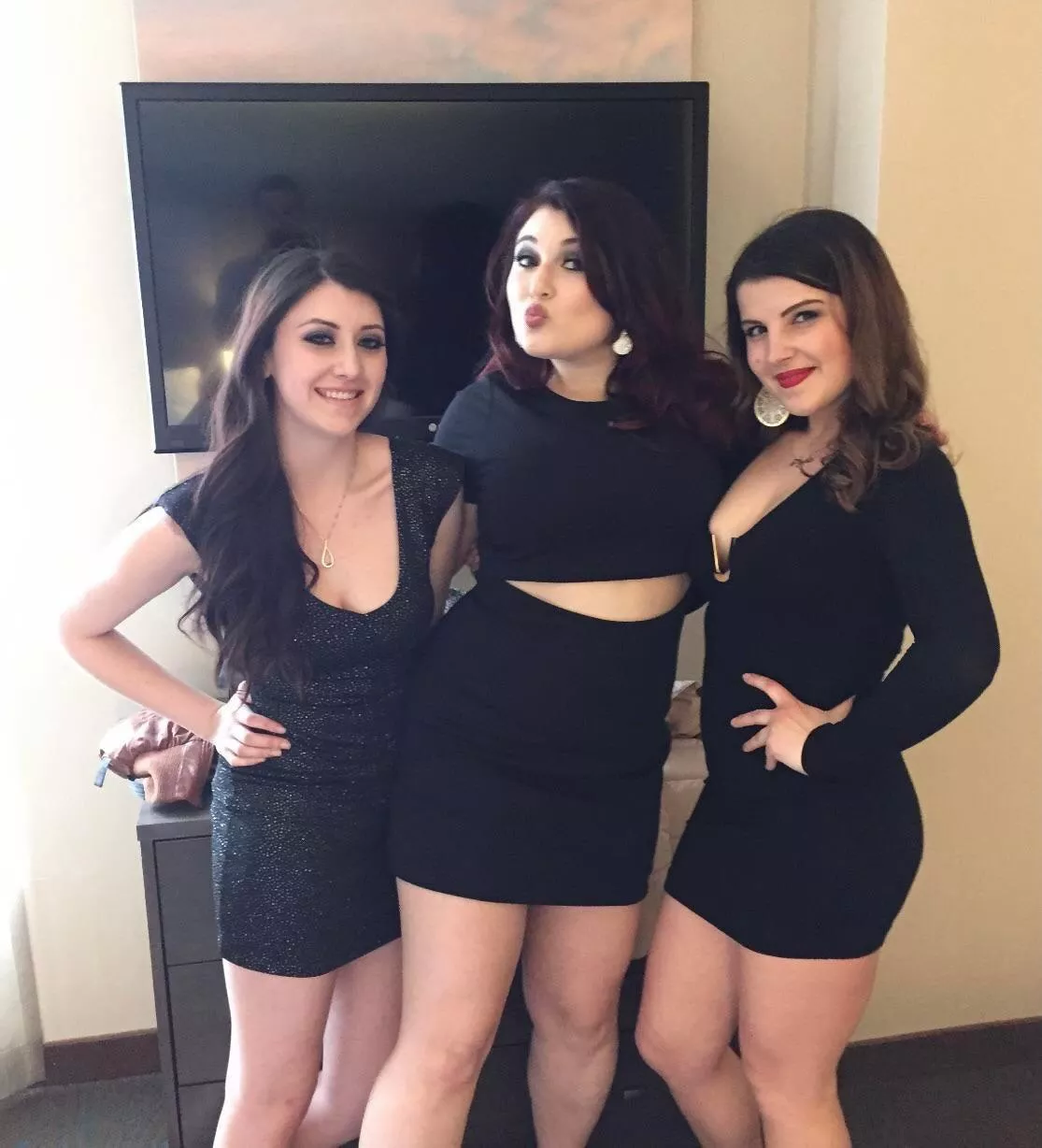 Ladies in Little Black Dresses posted by yunaX2