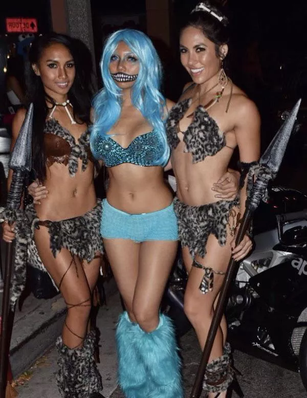 Ladies on Halloween posted by yunaX2