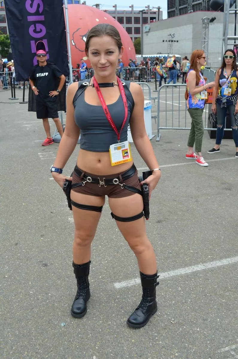 Lara Croft cosplay by Dani Daniels posted by confused_soul_07