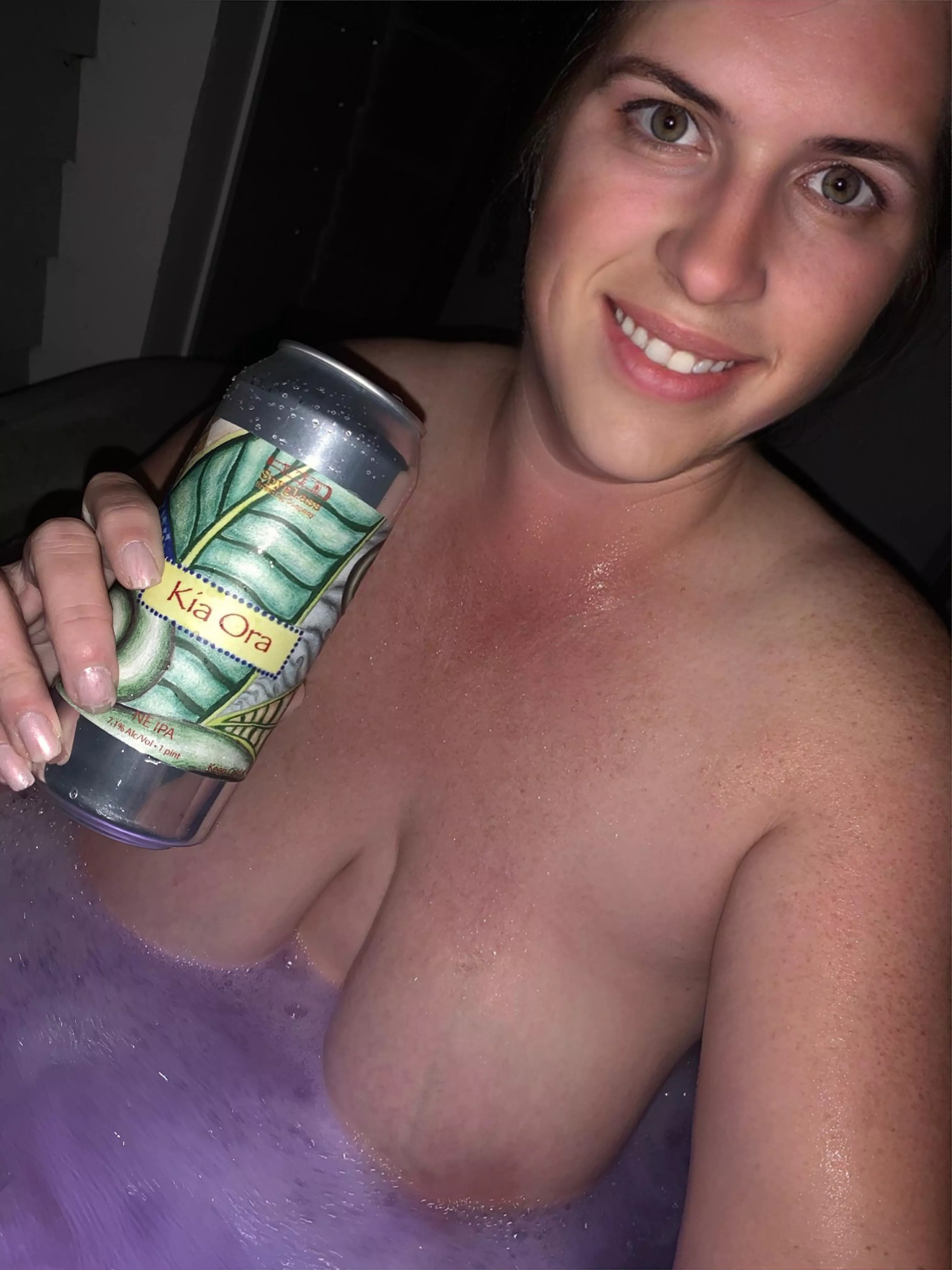 Last nights hot tub beer was a NEIPA by Spyglass out of NH. posted by Granitestaterxxx