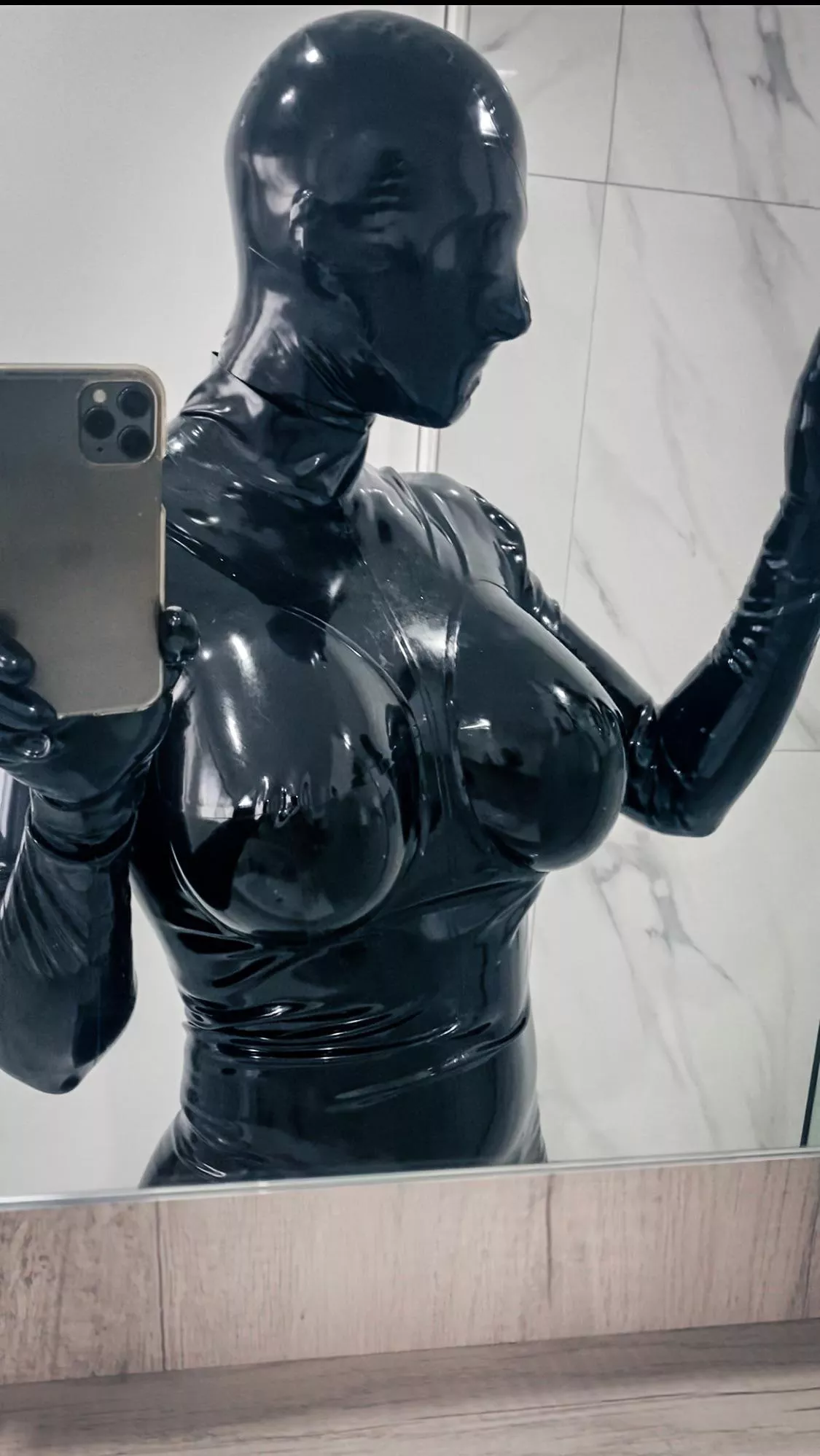 Latex Mannequin Vibe. Idk what’s better than a full body latex enclosure 🖤 posted by LatexAlina