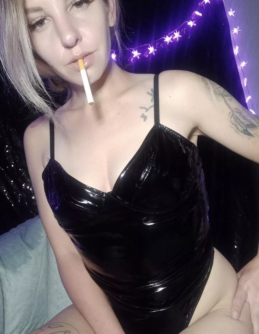 Latex ,my crop ,my whip and a Newport 🔥🥰 posted by PantiePrincess300