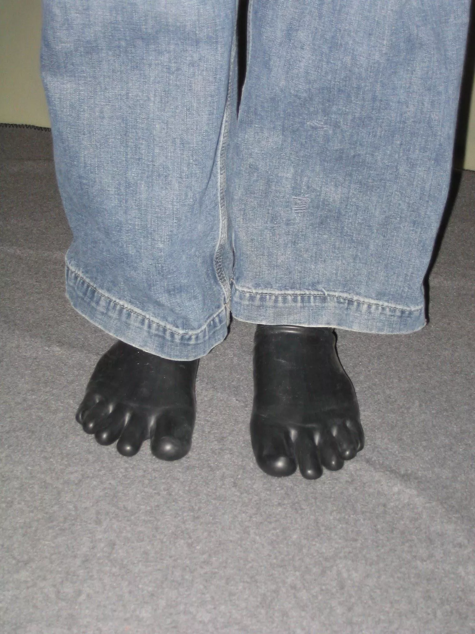 Latex toe socks and jeans posted by MutexLatex