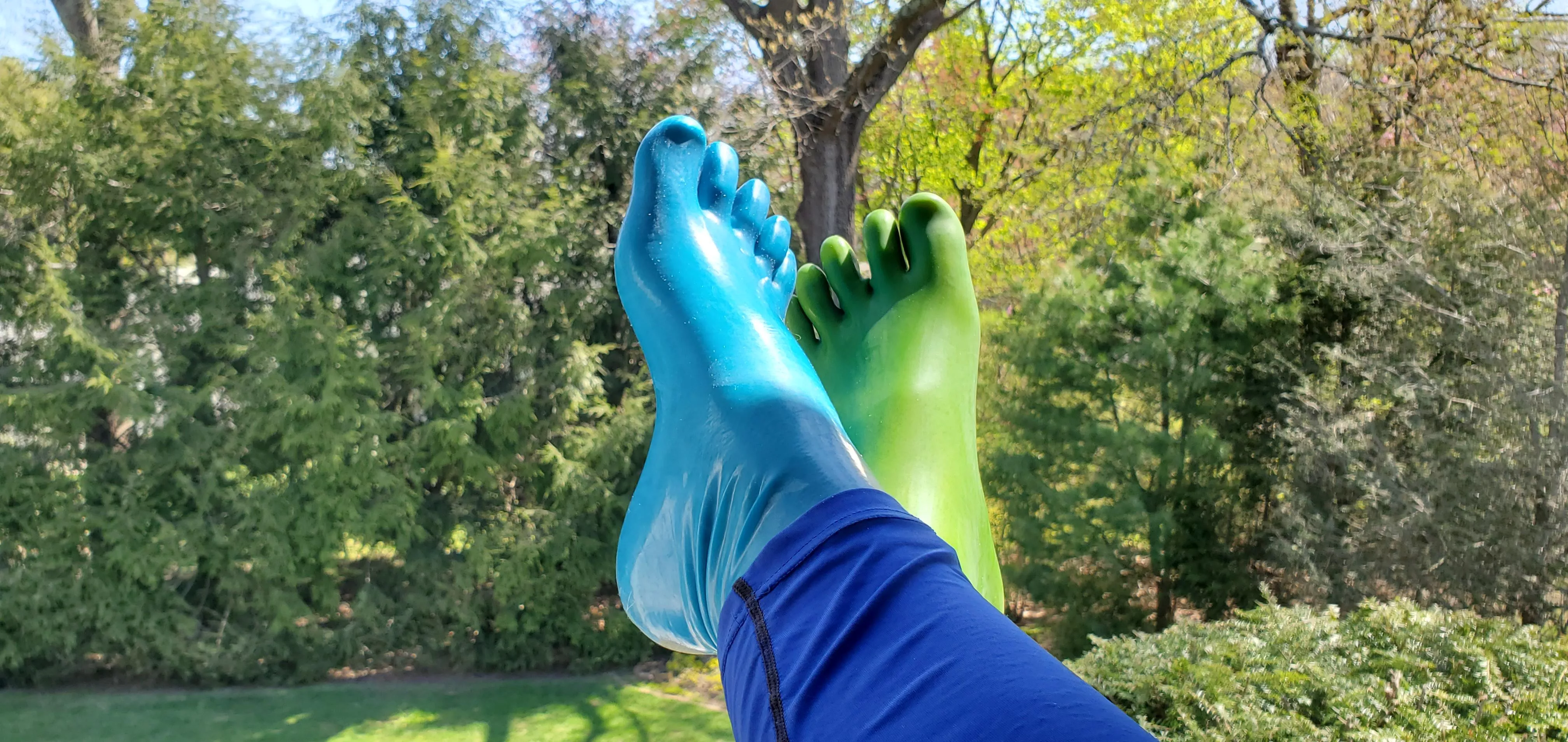 Latex toe socks in the sun posted by MutexLatex