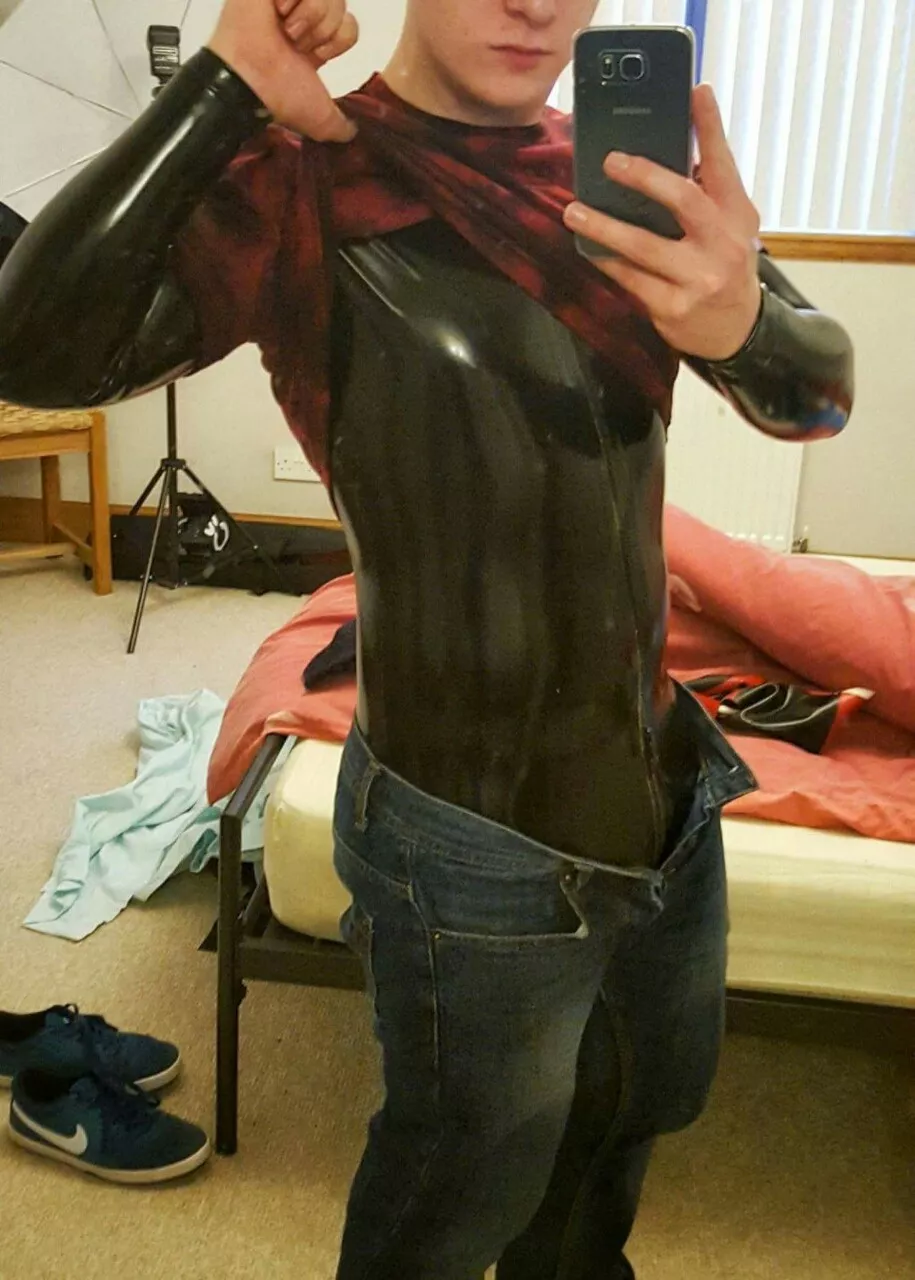 Layering [M] posted by lycracatsuit