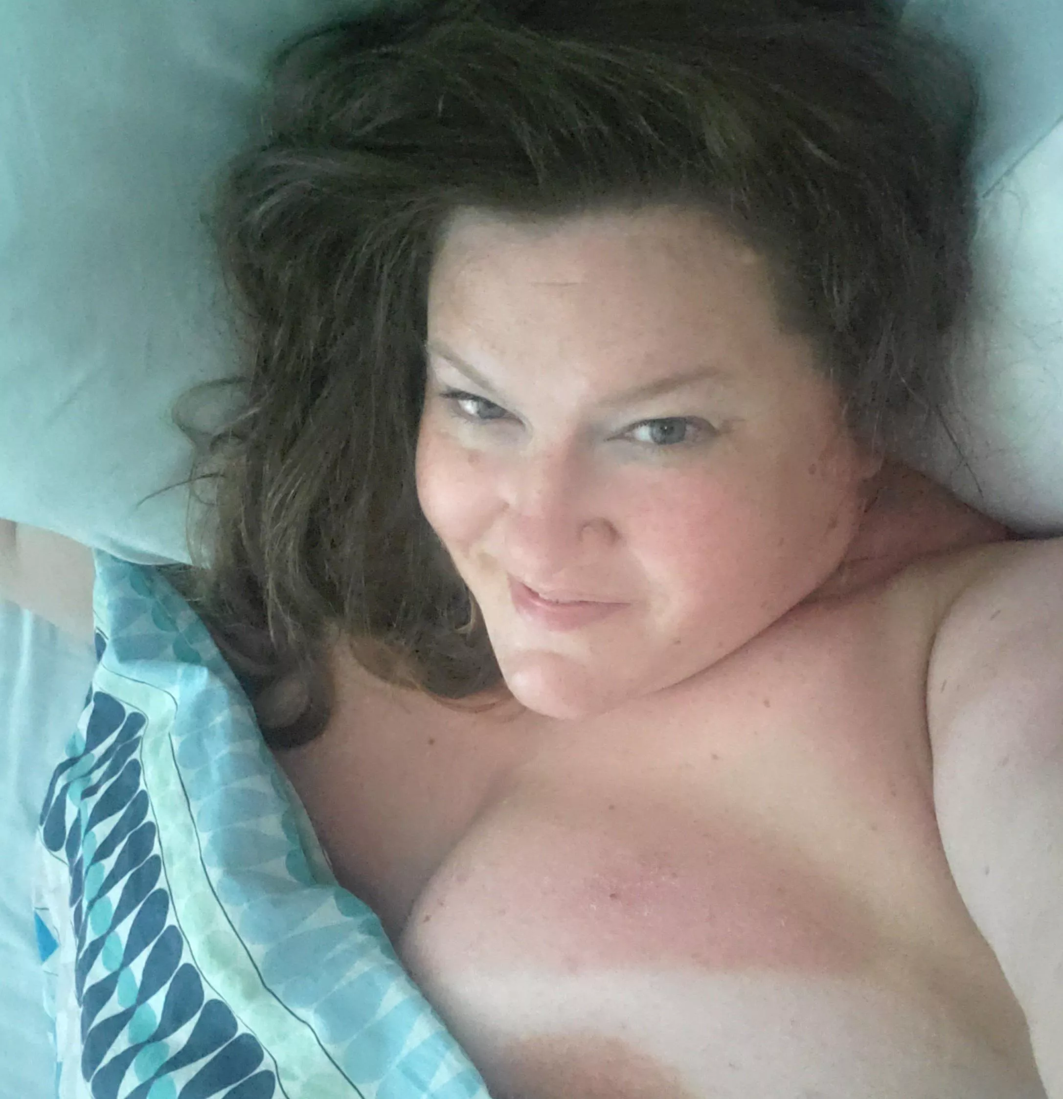 Lazy Sunday morning, would you join me? ðŸ’•ðŸ’‹ [49F] posted by Lavender_Lush72