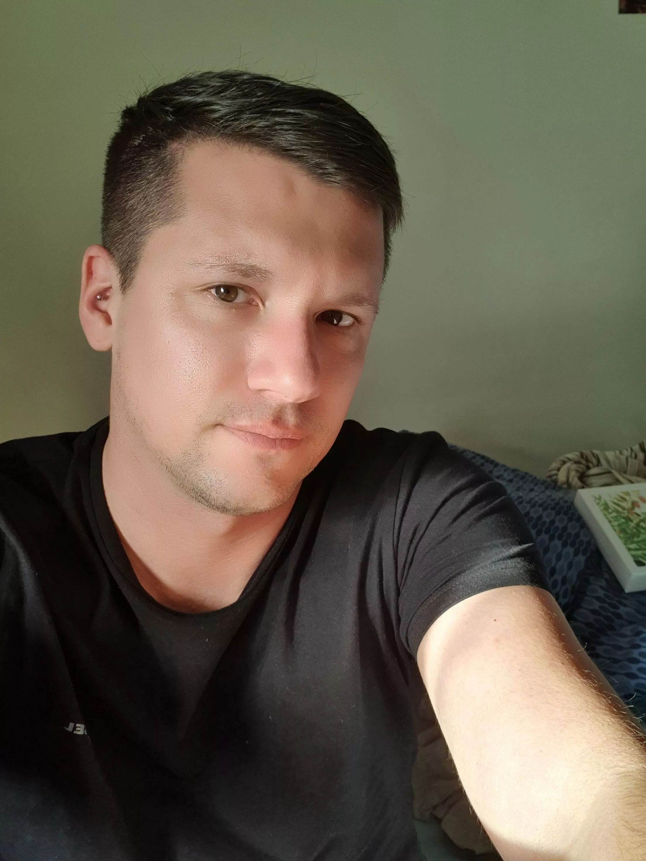 Lazy Sunday selfie, hair not done and no glasses, thanks for the love for the last one guys you're unbelievable ❤ posted by No-Opportunity9542