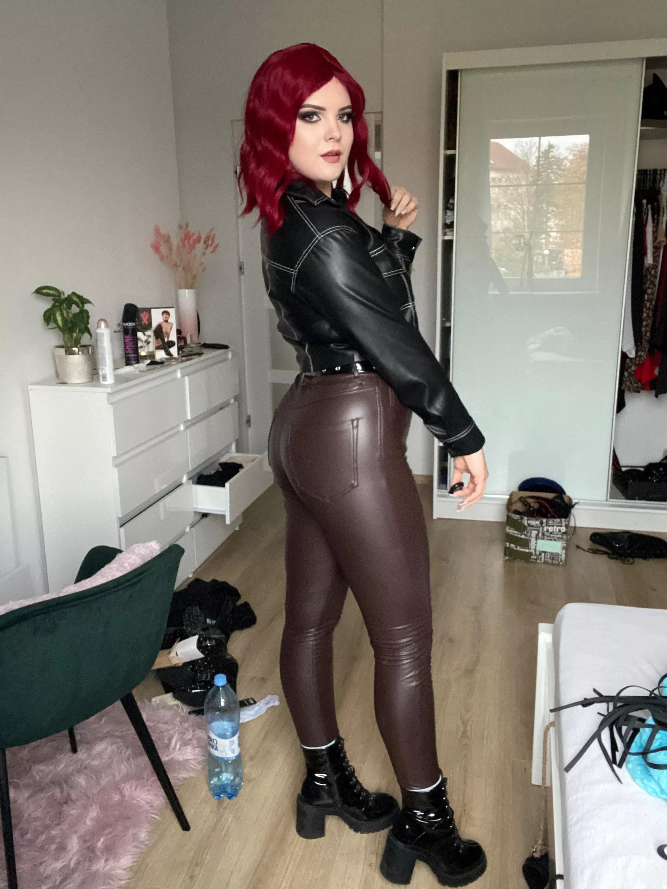 Leather jacket and pants, love this outfit 😈 posted by Navlia