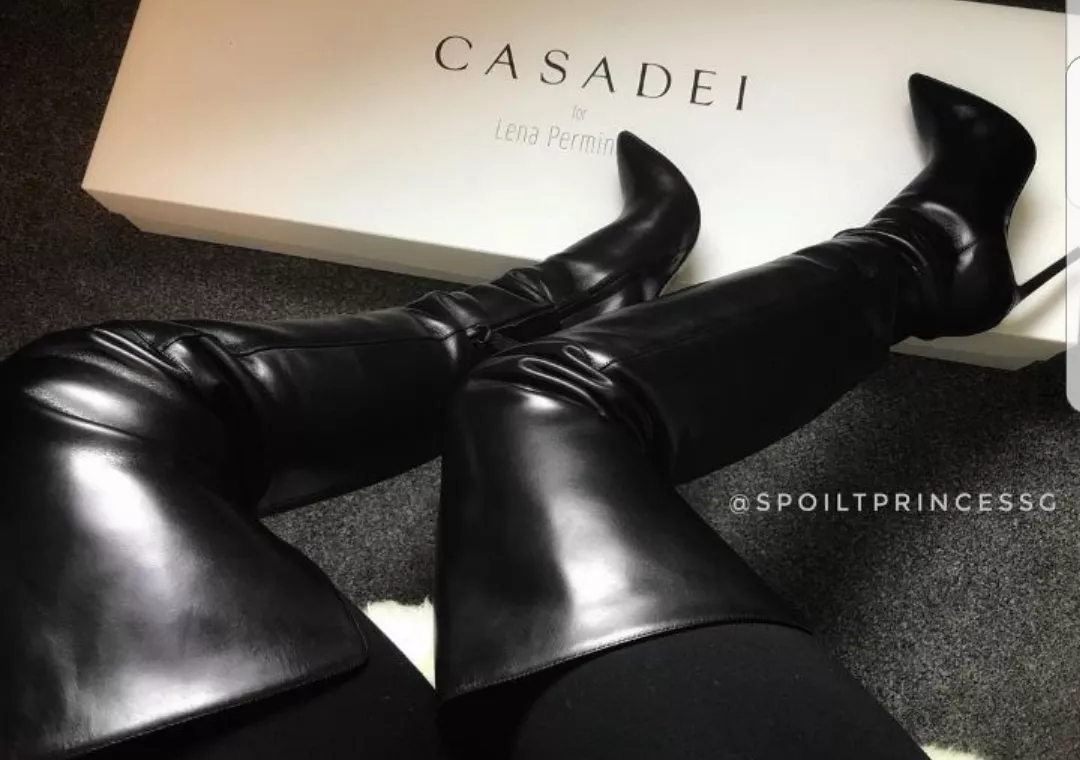 Leggings and leather boots posted by SpoiltPrincessG