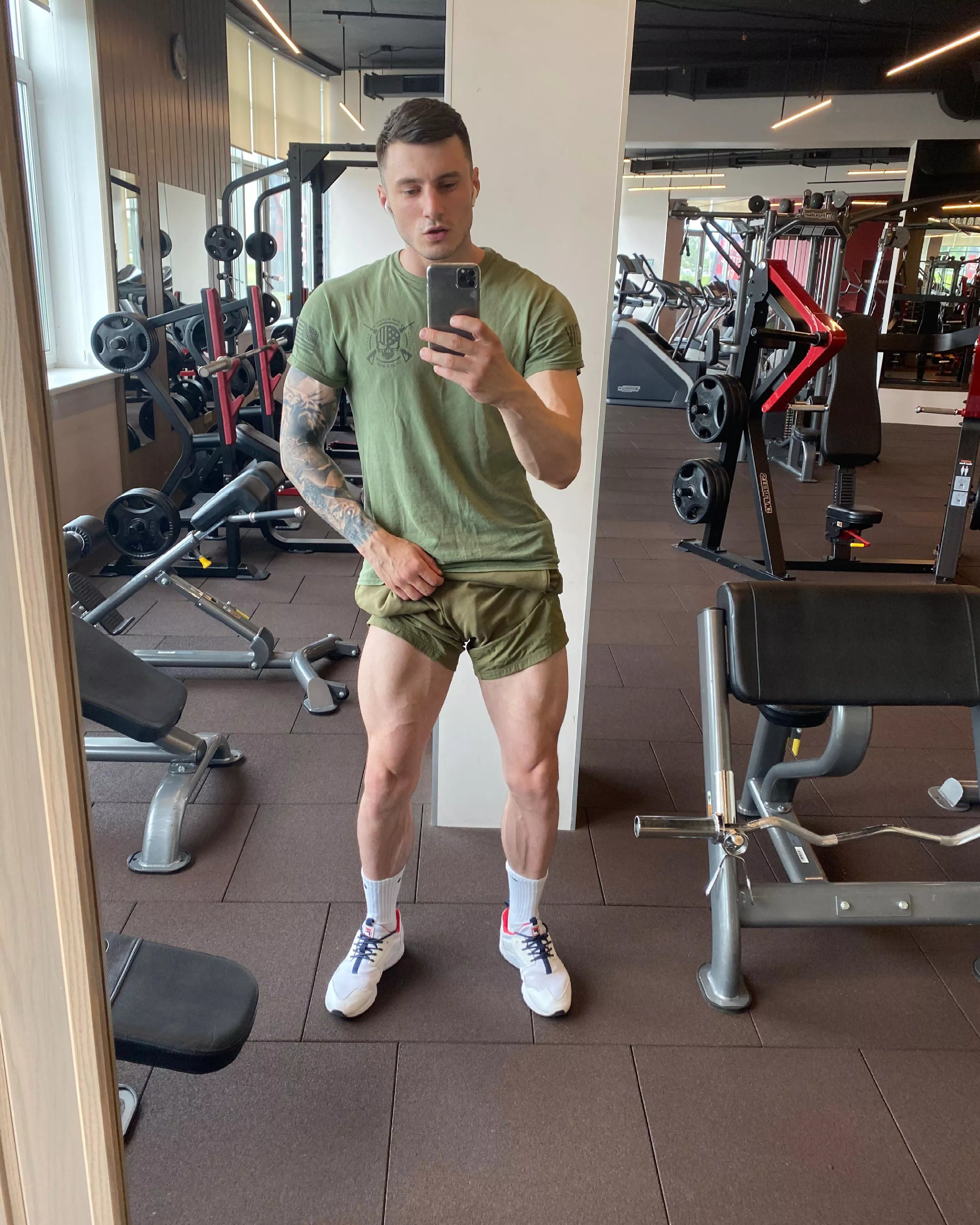 Legs day ðŸ¦µ posted by Max_barz