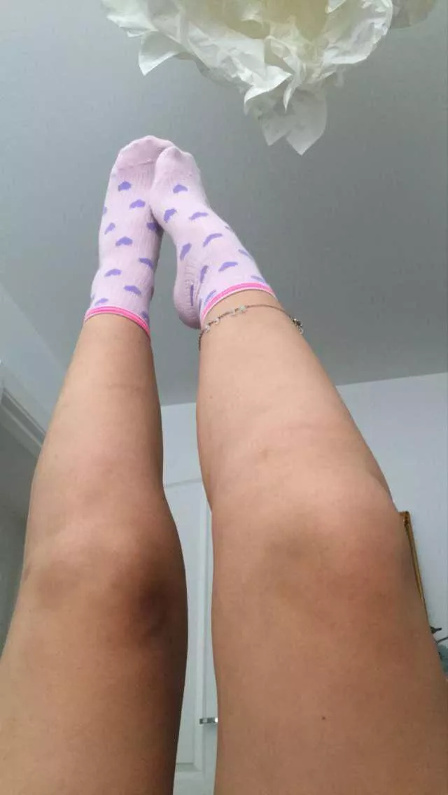 Legs for days and cute love hearts 💗💜 posted by Trojanwhore69