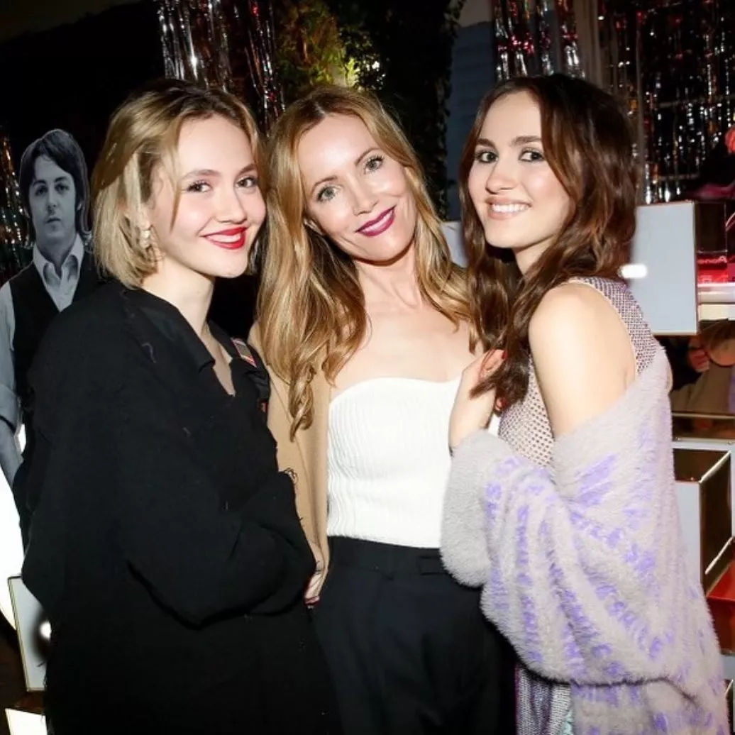 Leslie Mann, Maude Apatow and Iris Apatow posted by GlamMetalLion