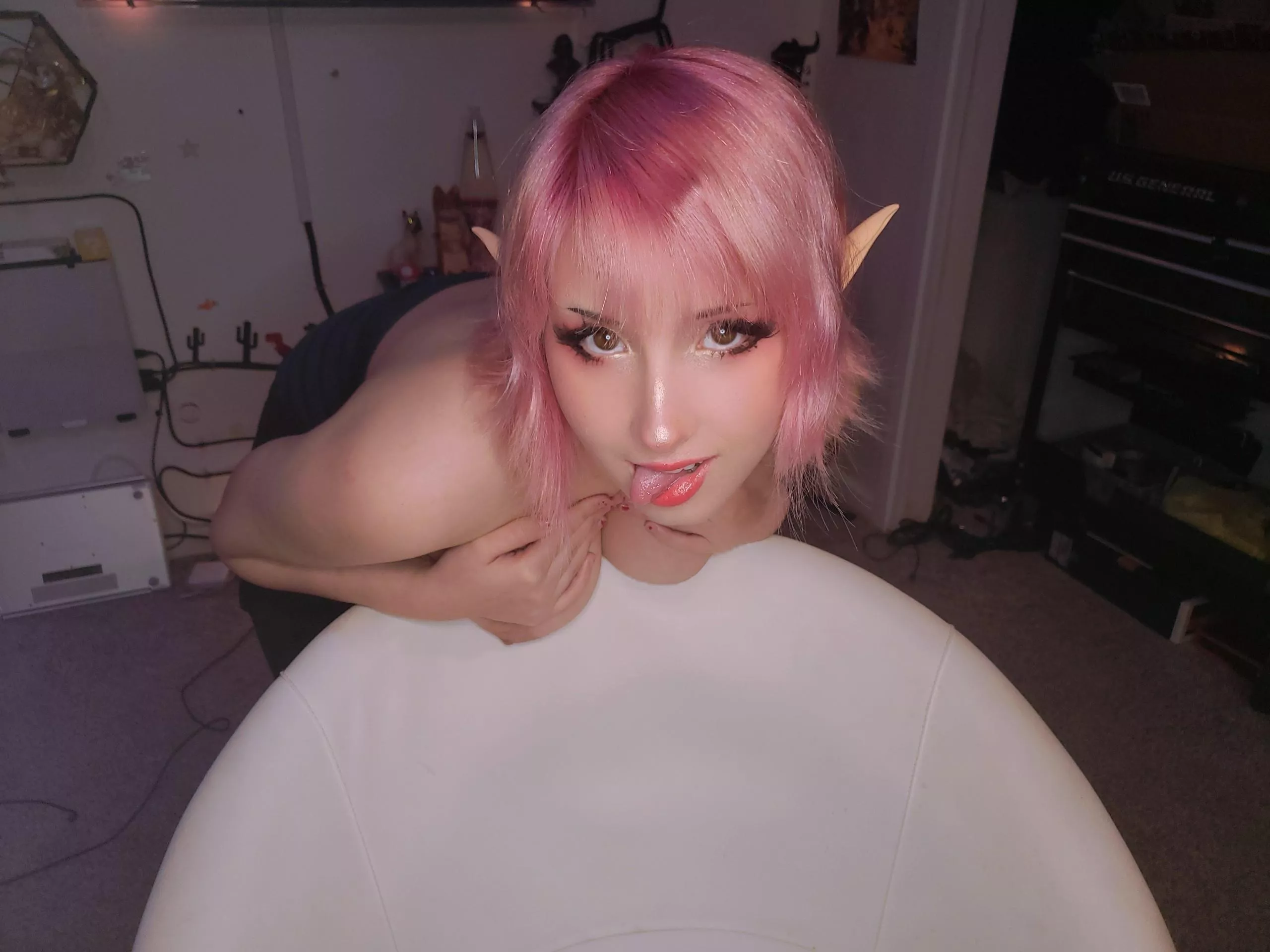 Let me be your elven slut posted by FizzillBuns