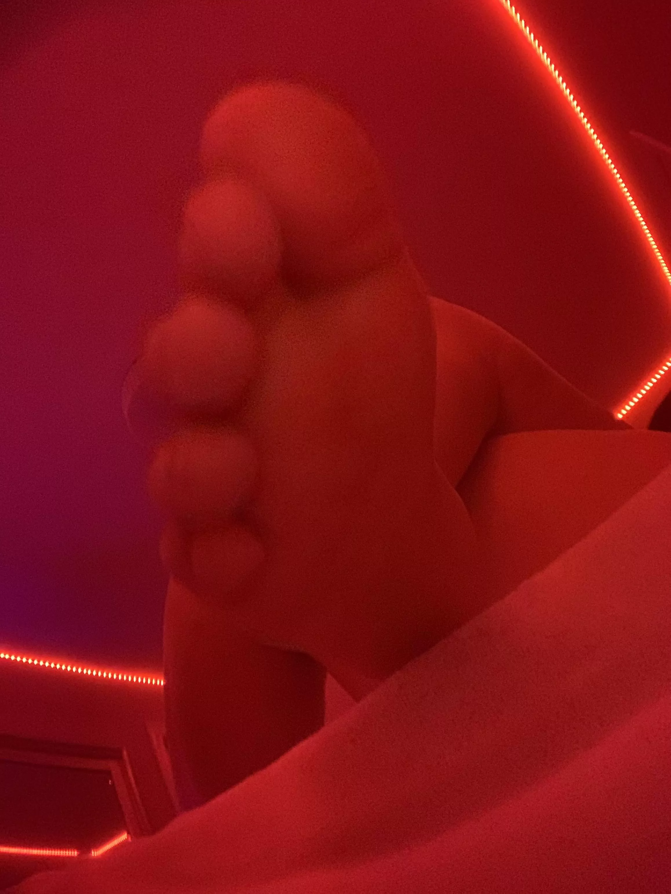 let me spread my toes on your face. posted by bbwprincezz