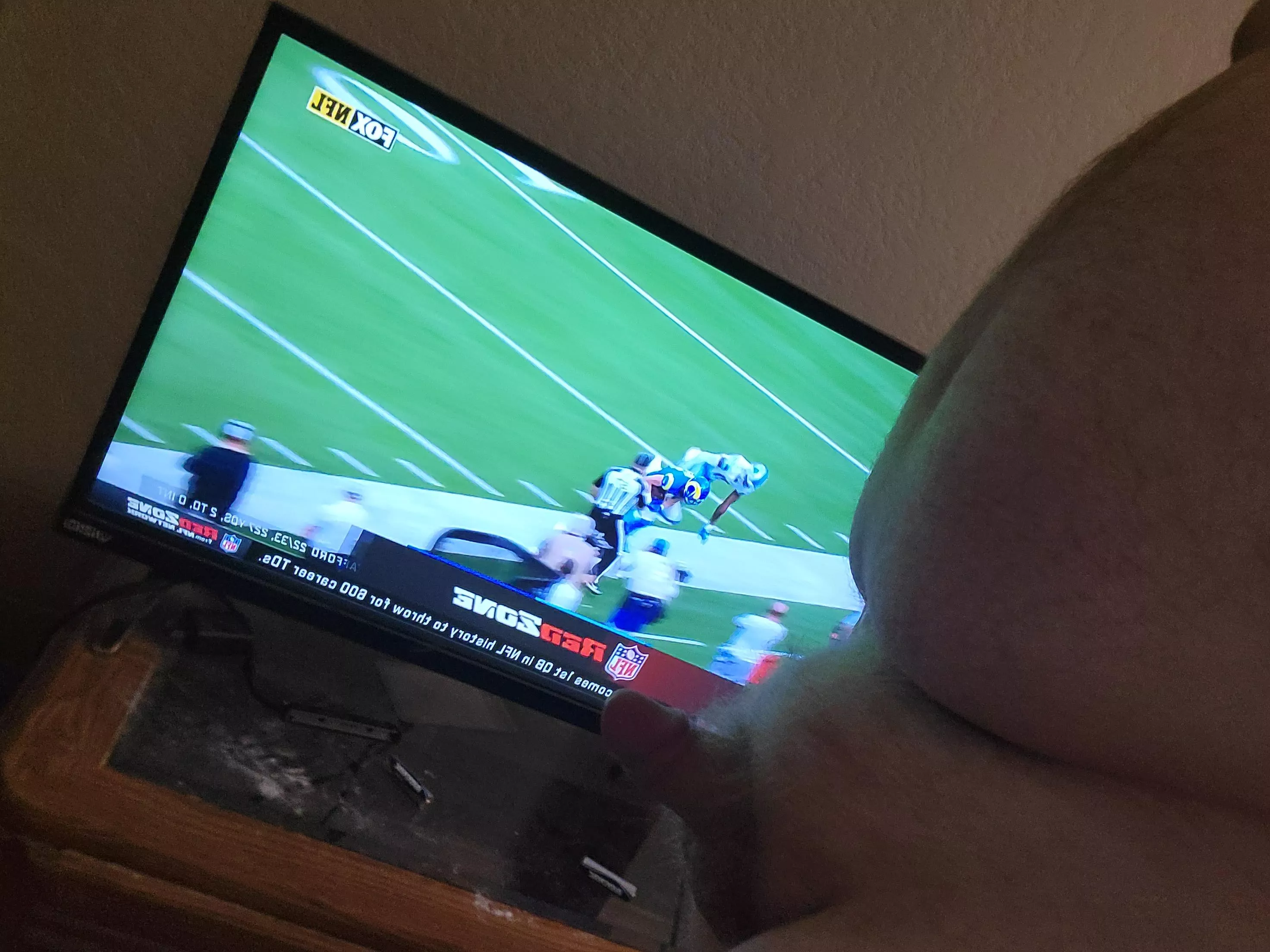 Let me suck you off while you watch football posted by JuliaShySub