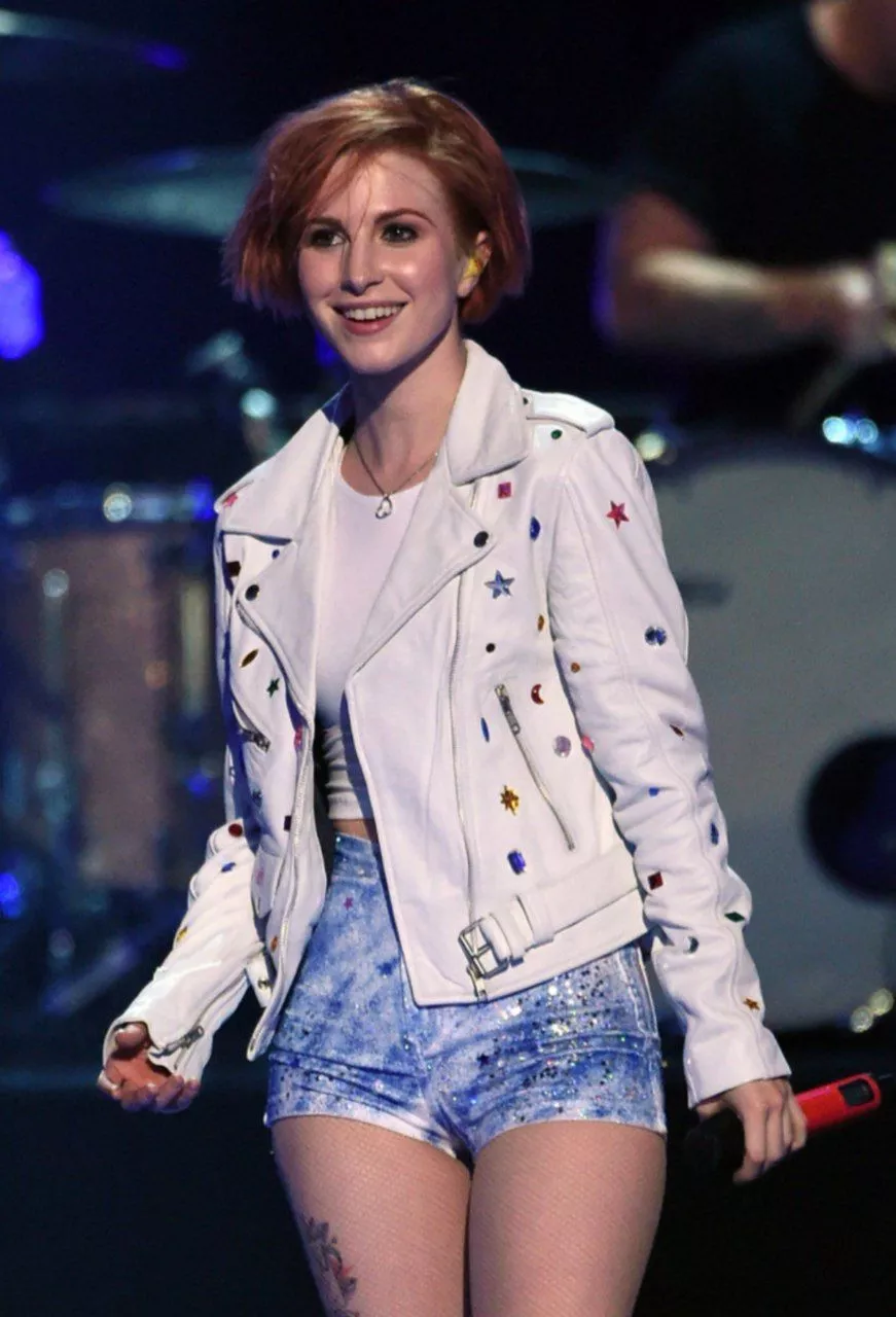 let's get super bi for Hayley Williams while she watches posted by jbud77