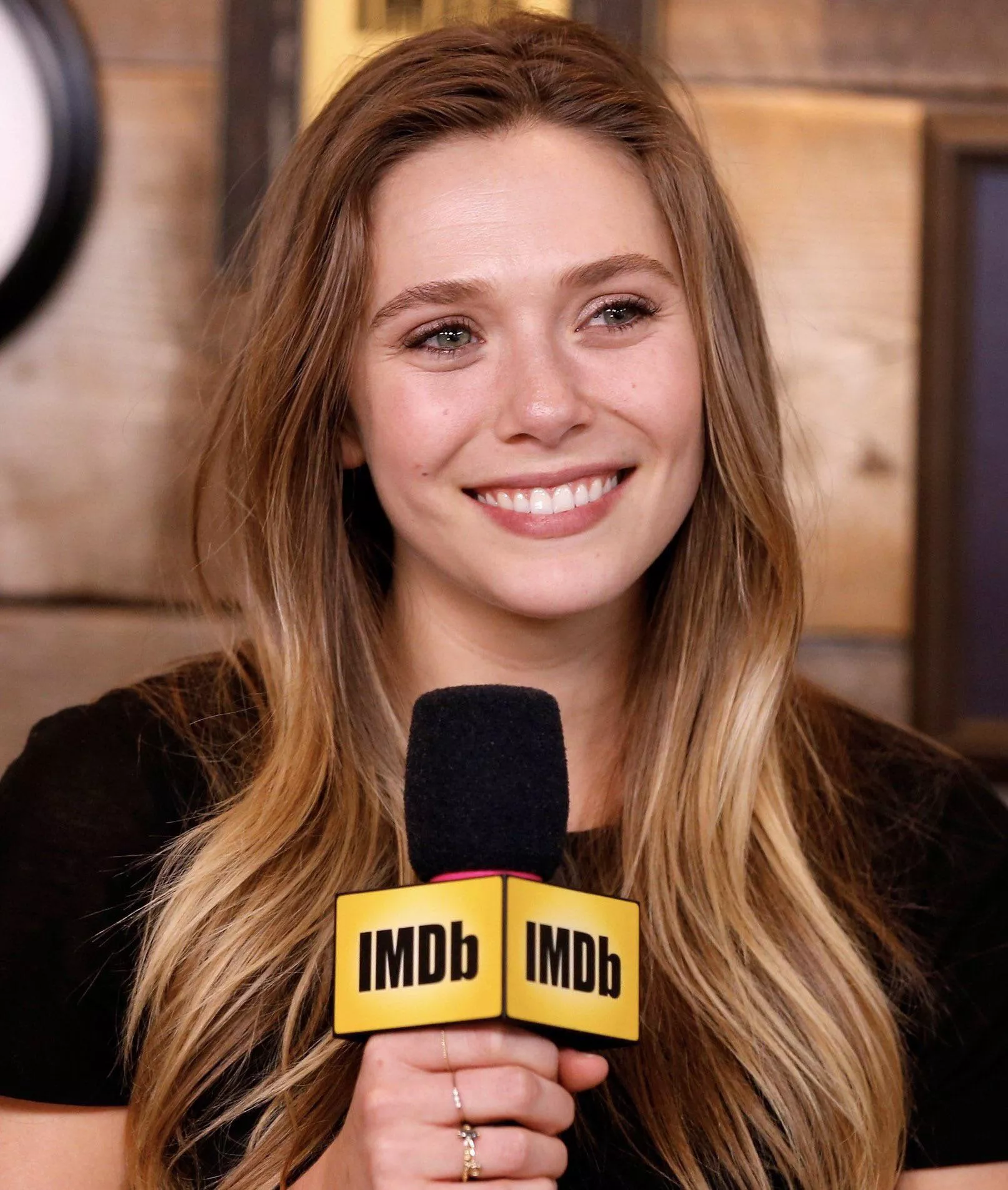 Let's have a bi threesome with Elizabeth Olsen posted by jbud77