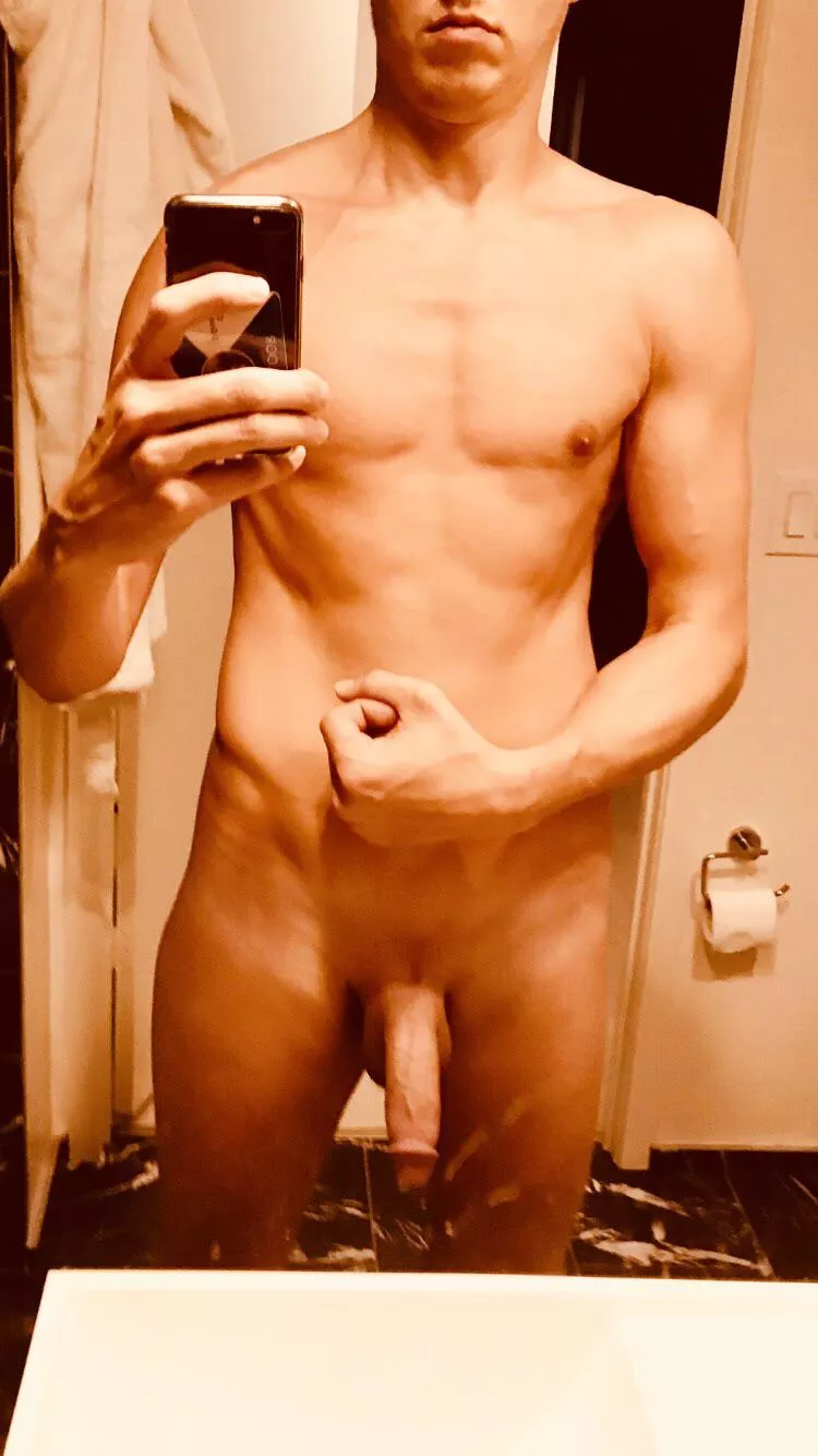 Let’s hit the showers (m) 28 😉 posted by funslimdude