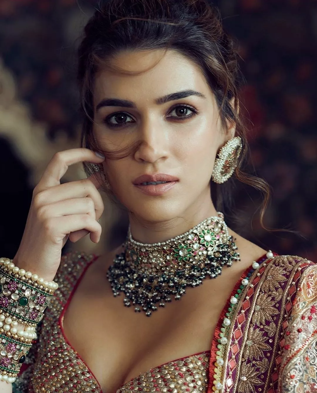 Lets jerk off to Kriti sanon posted by atomaeon