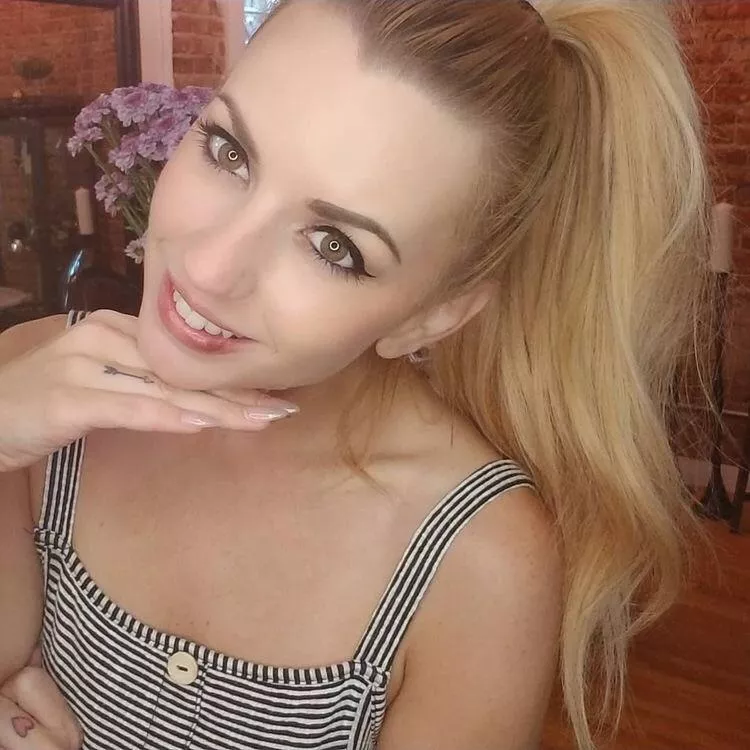 Lexi Belle posted by Anon23anon42