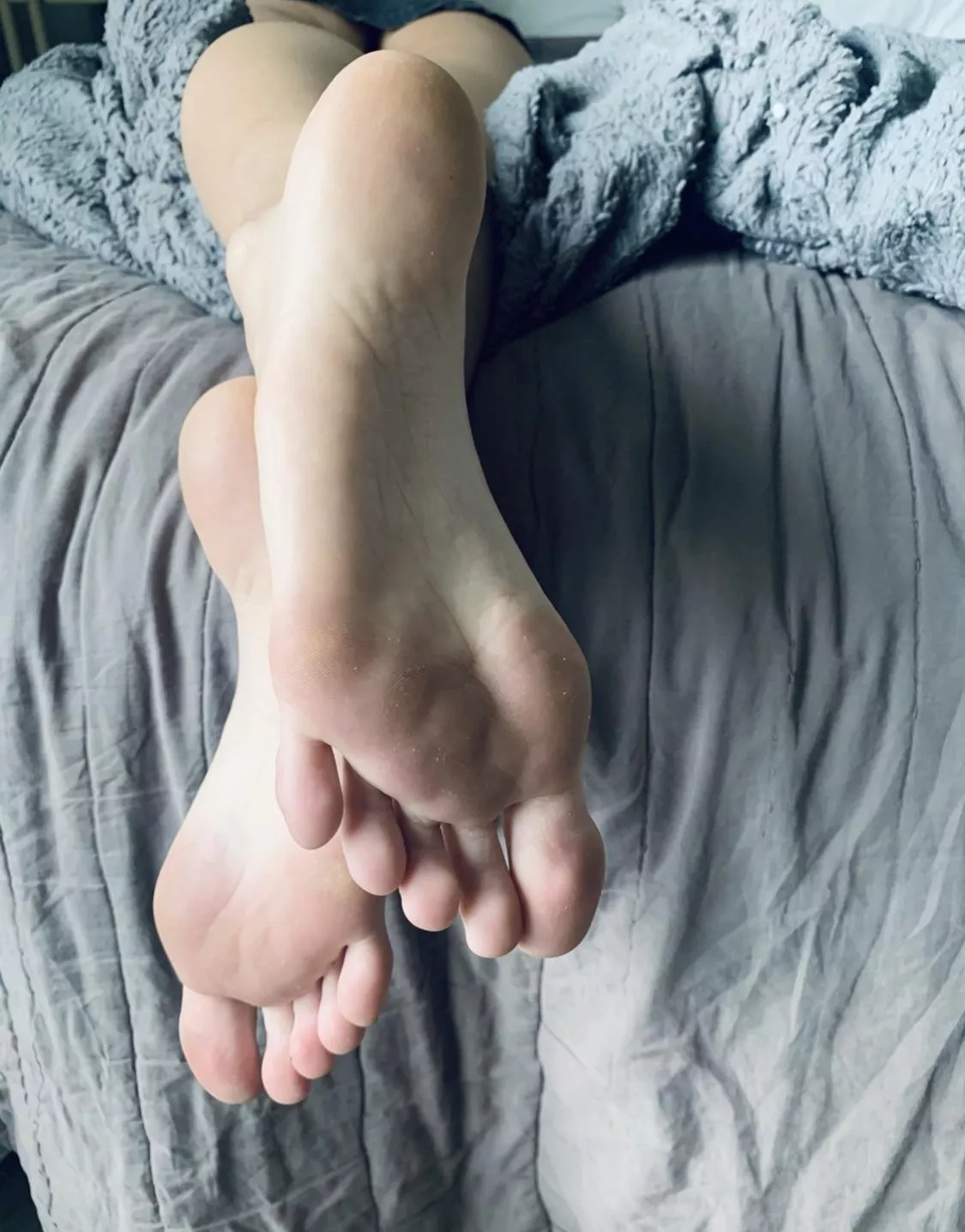 lick my soles posted by kalliexoxo