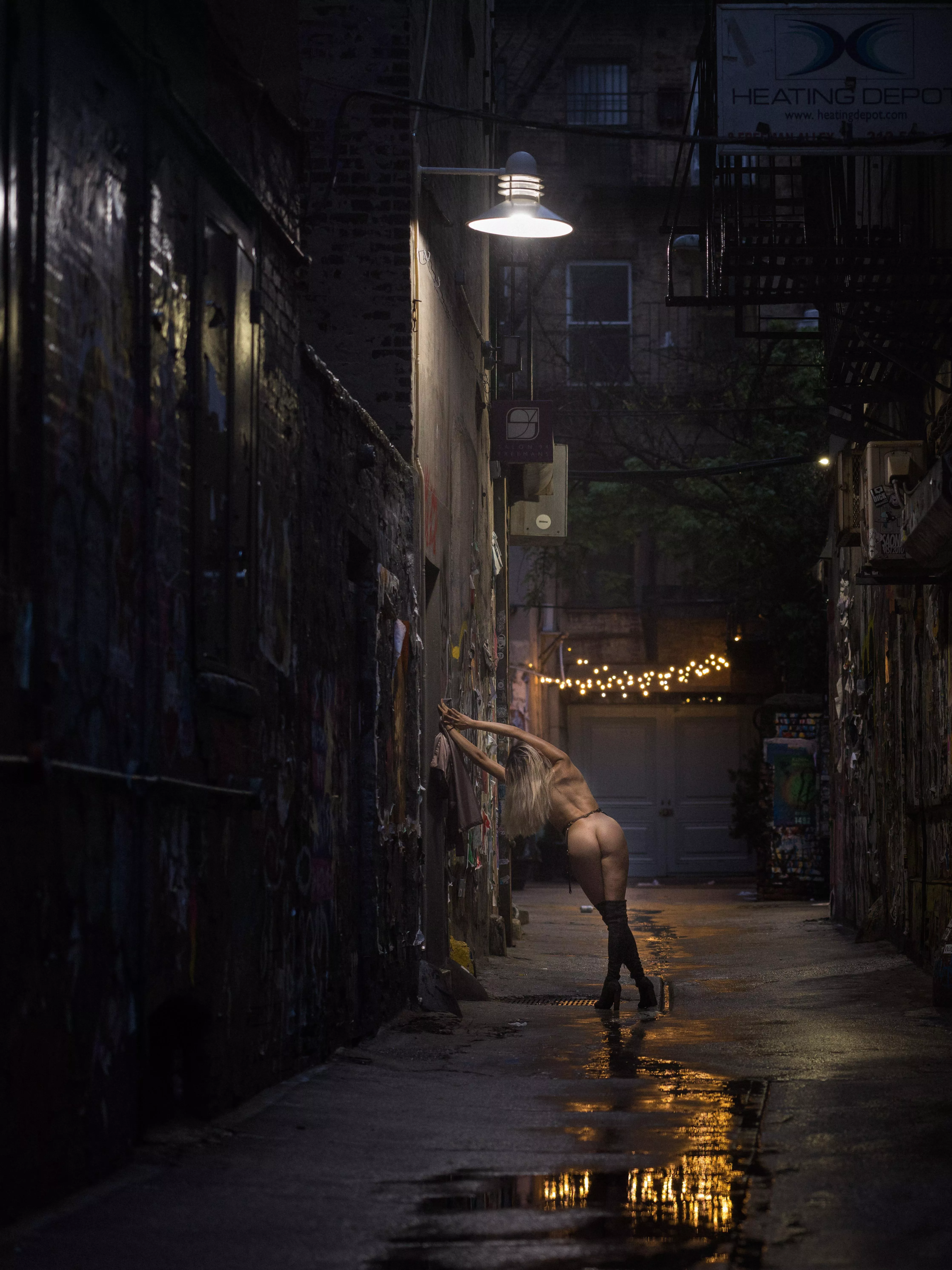 Light in a Dark Alley (OC) nudes | GLAMOURHOUND.COM